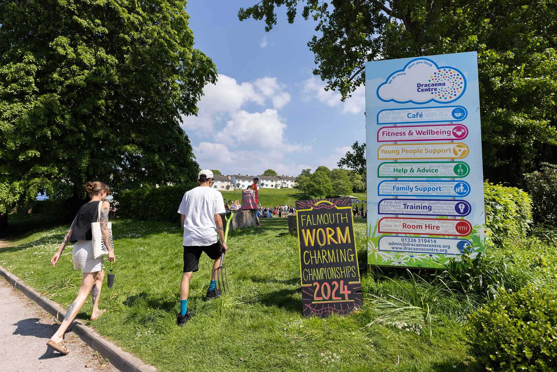 Crowds gather at the Falmouth Worm Charming Championships 2024 in Falmouth, Cornwall. The annual event organised by Georgia Gendall tasks hundreds of competitors in attempting to lure the most worms, this years winning team collected an enormous 32 worms in just 30 minutes. © Luke Williams, 2024. All rights reserved.