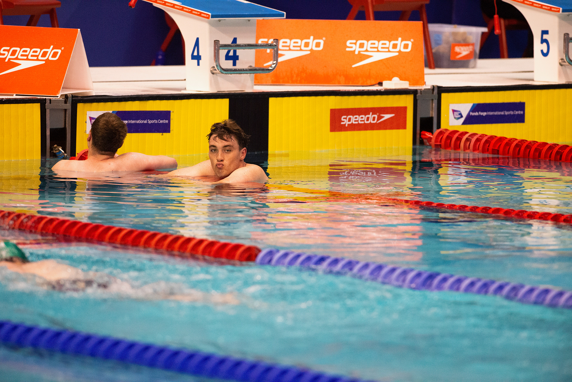 Poolside action captured during the British Summer Championships at Ponds Forge International Sports Centre, Sheffield. © Luke Williams, 2023. All rights reserved.