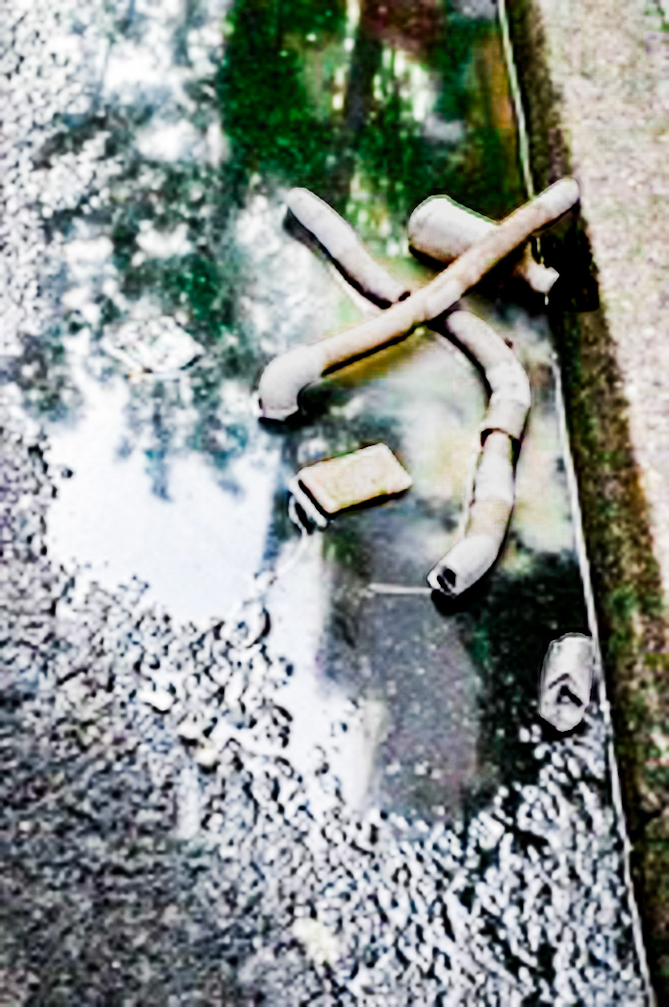 A Momnetary Laps, 2009, Unfired clay, Site Specific Installation