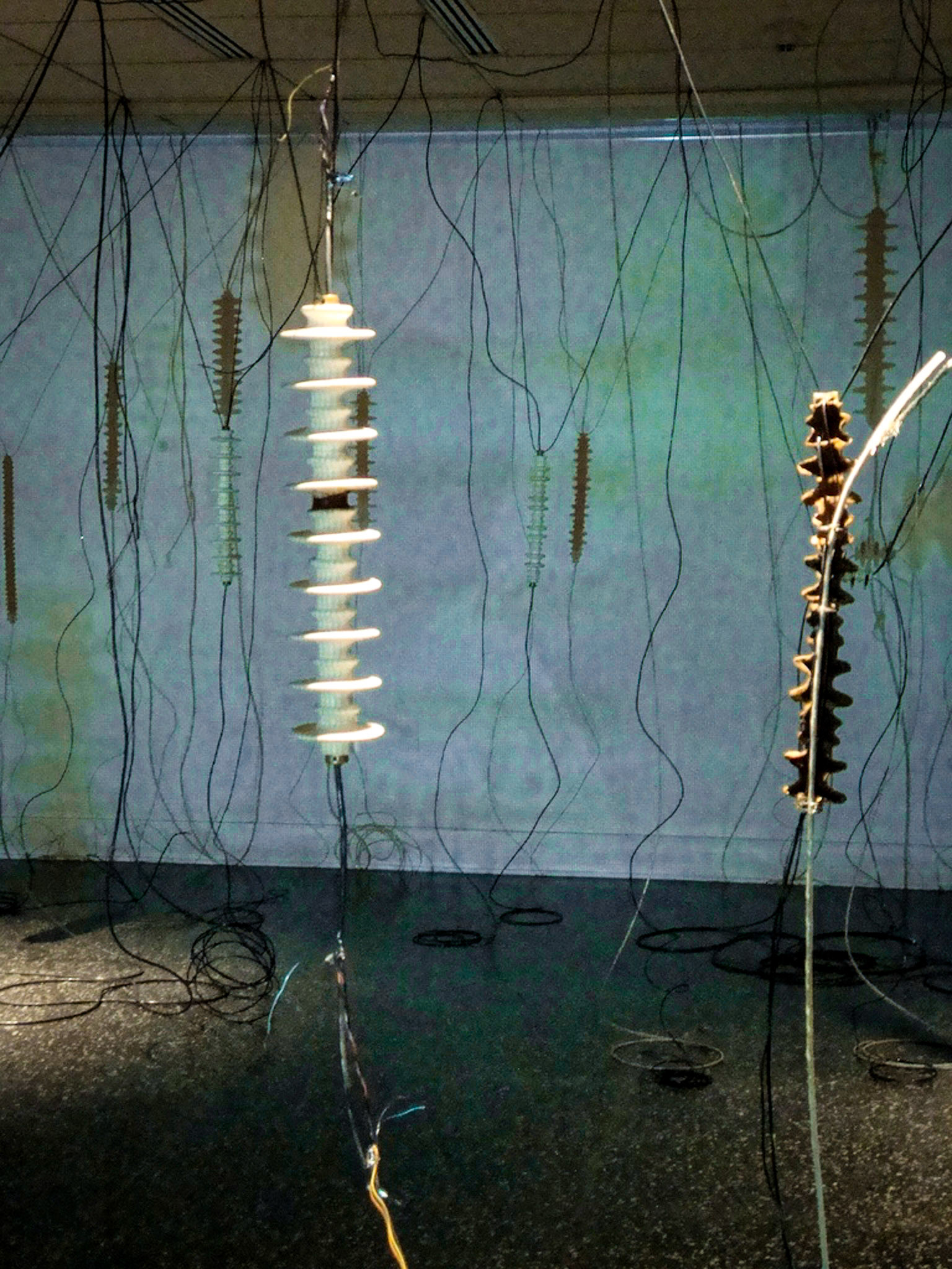 White Noise Porcelain, gold luster, wire, electronic parts, video projection., 2010