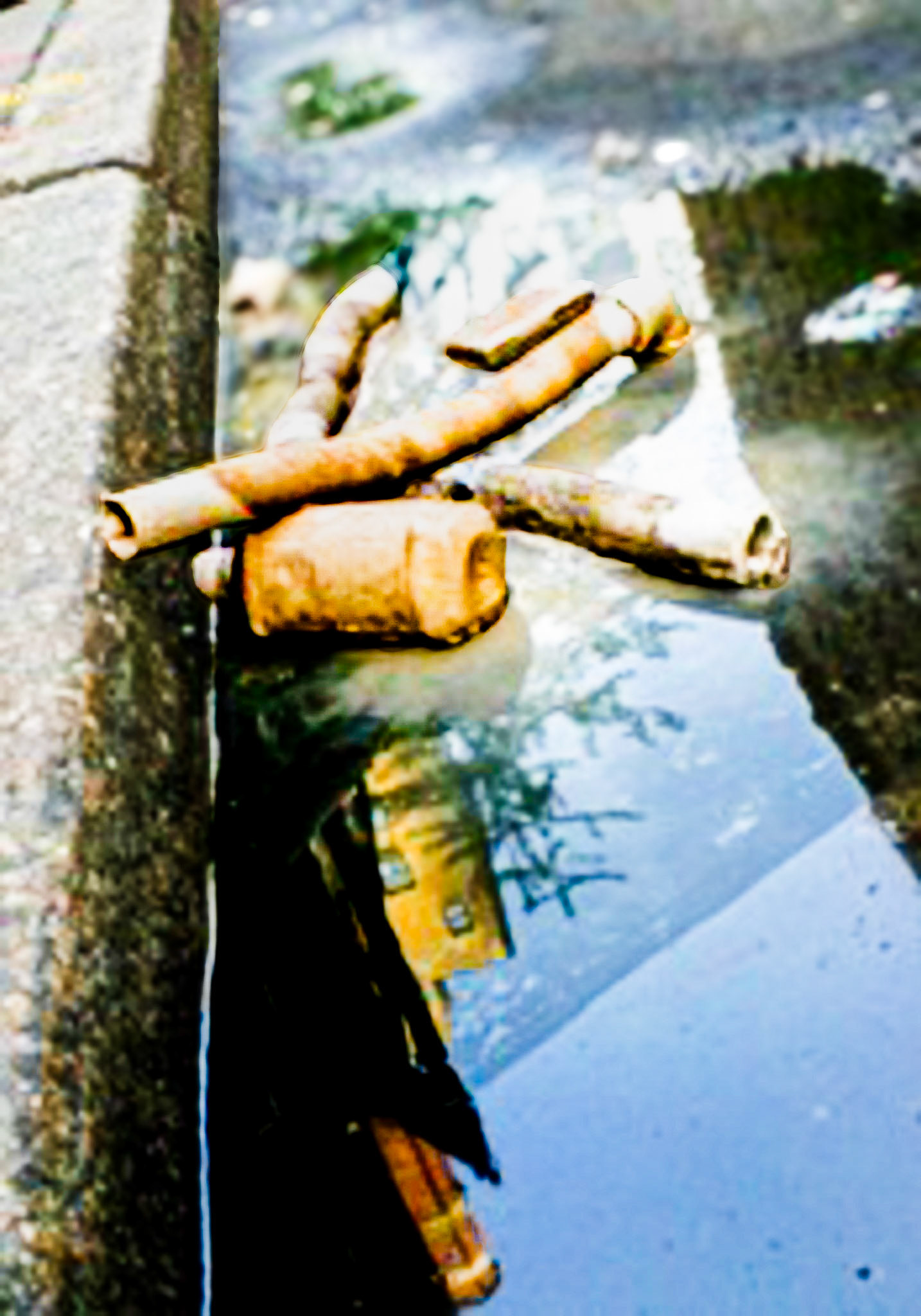 A Momnetary Laps, 2009, Unfired clay, Site Specific Installation