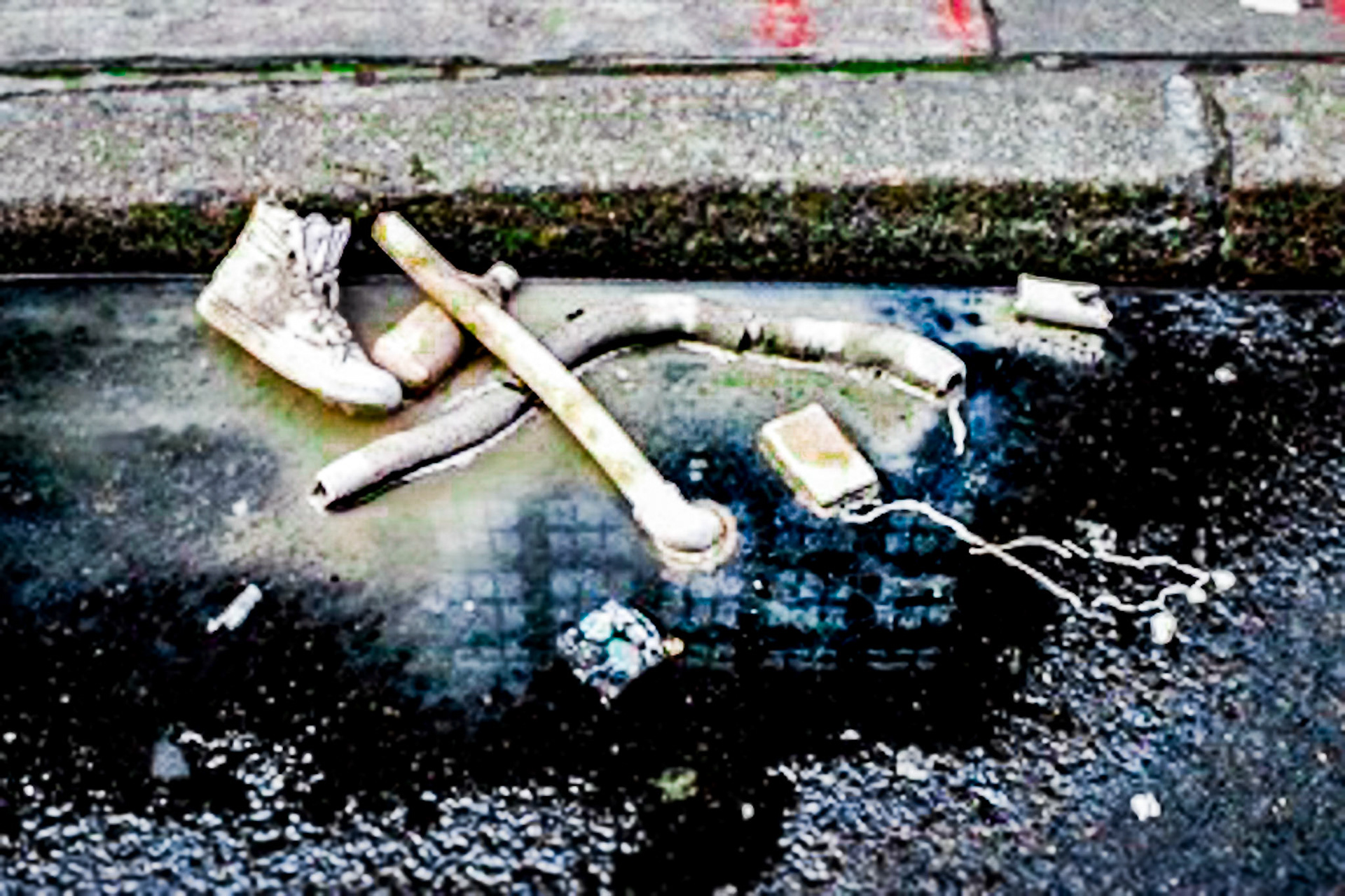 A Momnetary Laps, 2009, Unfired clay, Site Specific Installation