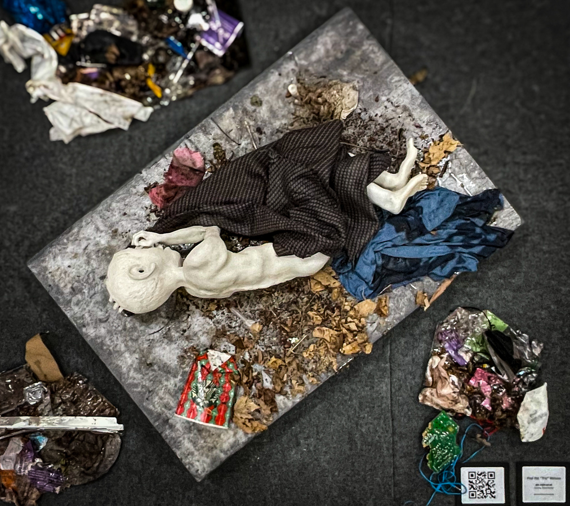 pe·riph·er·al  Resin, porcelain, gold luster, fabric, found objects, street detritus. 2023.