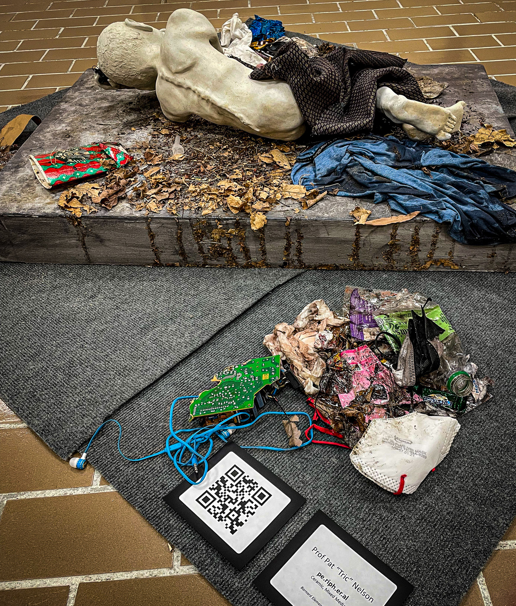 pe·riph·er·al  Resin, porcelain, gold luster, fabric, found objects, street detritus. 2023.