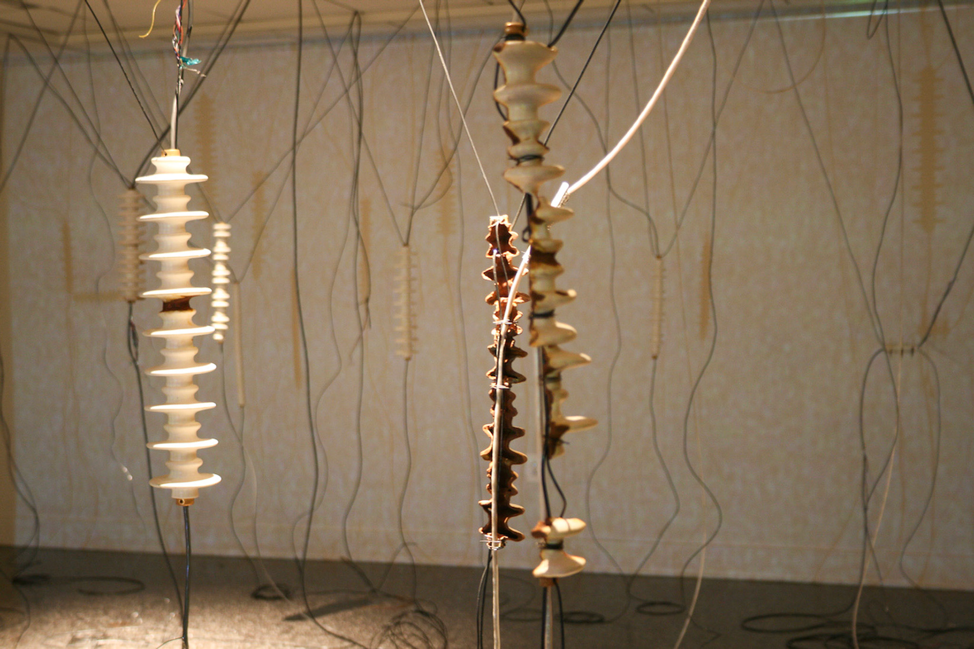 White Noise Porcelain, gold luster, wire, electronic parts, video projection., 2010
