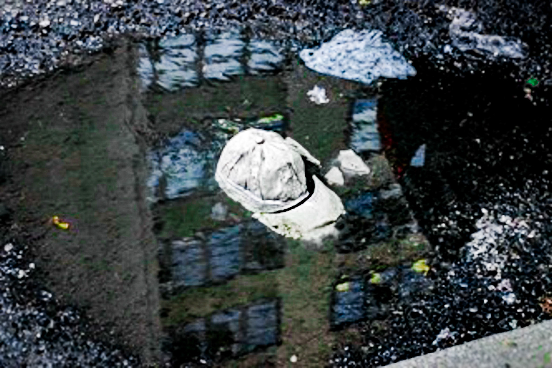 A Momnetary Laps, 2009, Unfired clay, Site Specific Installation