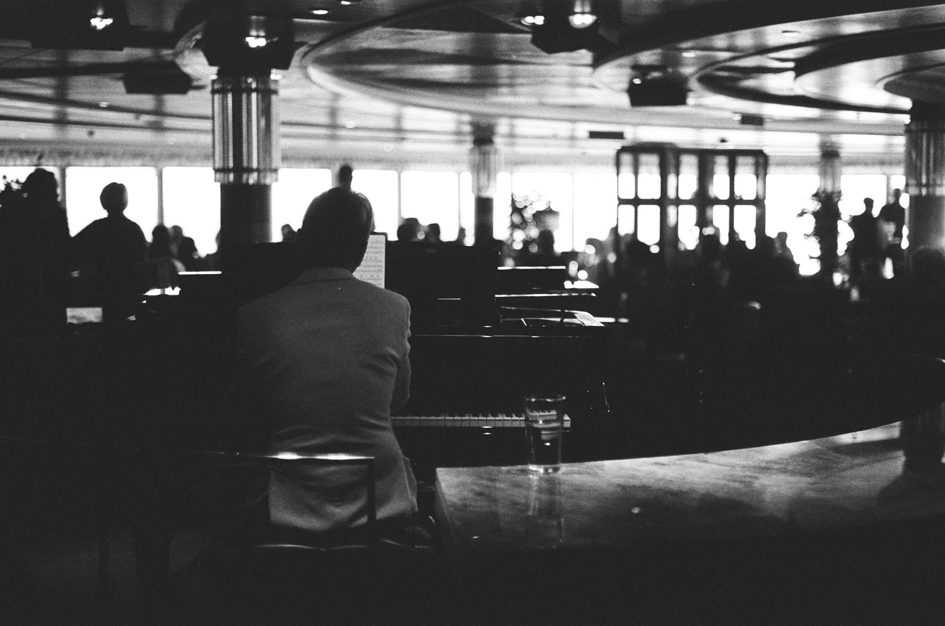 Ready for the night, Nikon FE, 22mm, f3.5