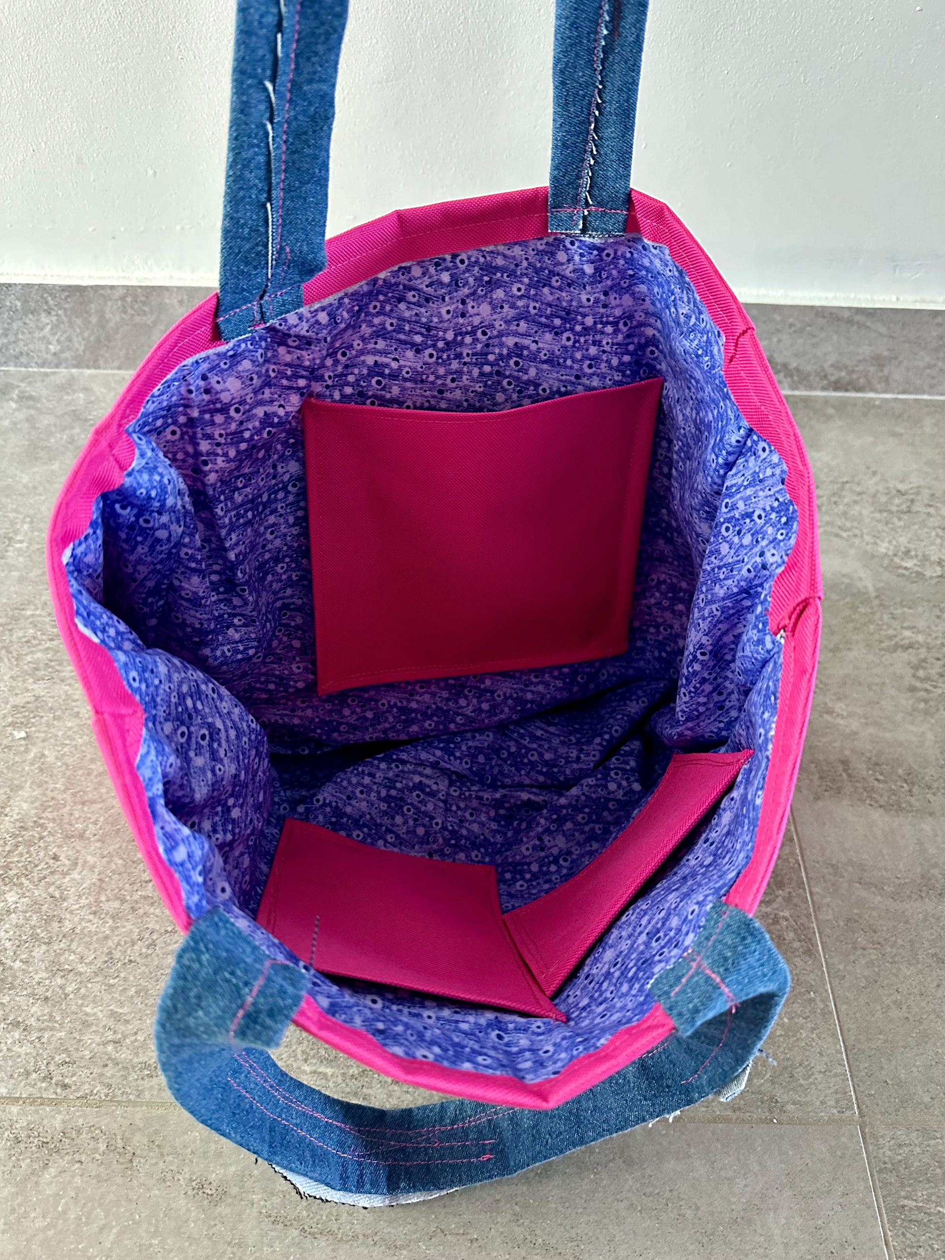There are three functional pockets inside.