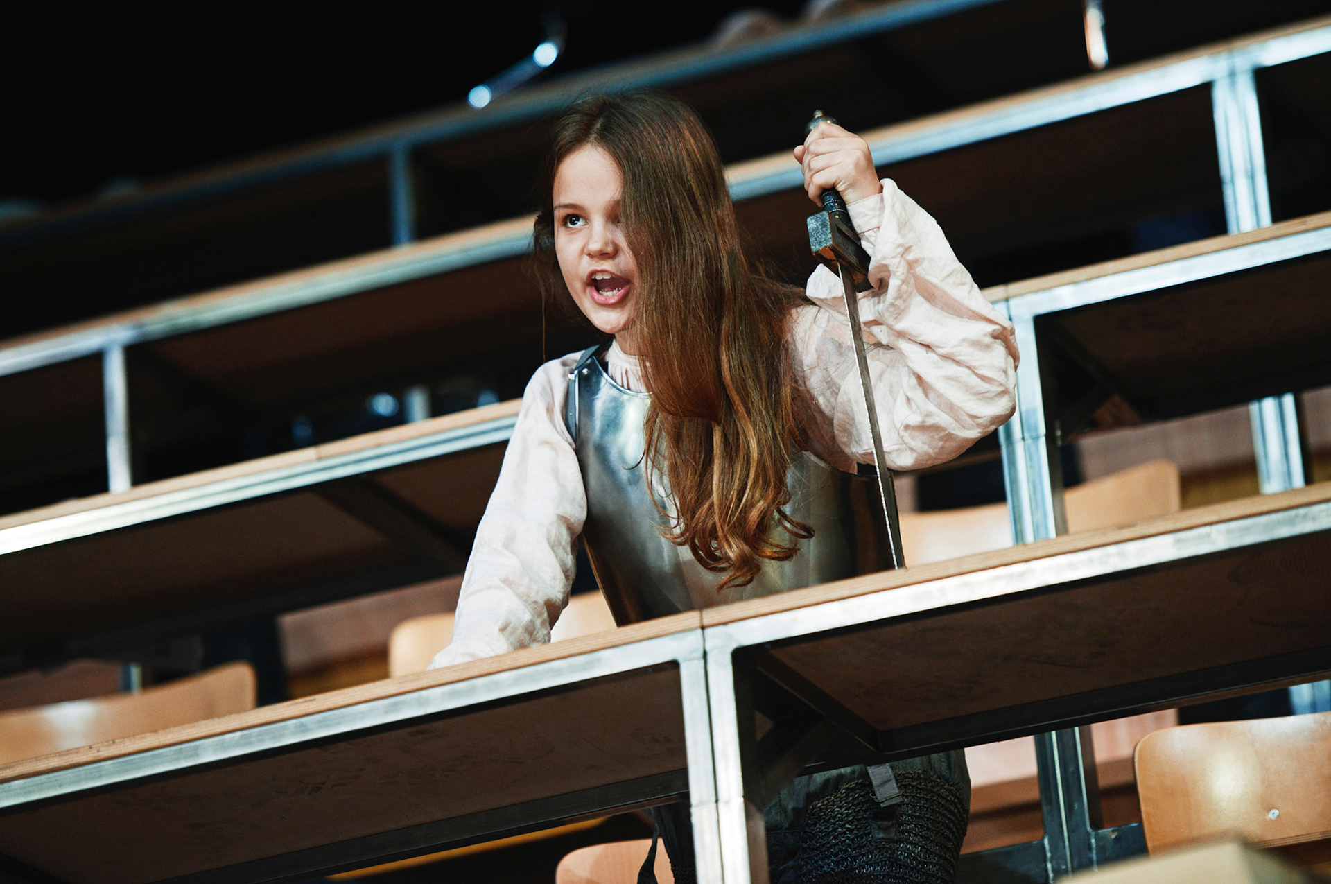 JOHANNA!LUZERNER THEATERPremiere: 28. März 2014PRODUKTIONSTEAMSabine Auf der Heyde InszenierungAnn Heine BühneBarbara Aigner KostümeJacob Suske MusikGérard Cleven LichtUlf Frötzschner DramaturgieBESETZUNGDaniela Britt, Jeanne Devos, Iana Huber, Wiebke Kayser, Juliane Lang