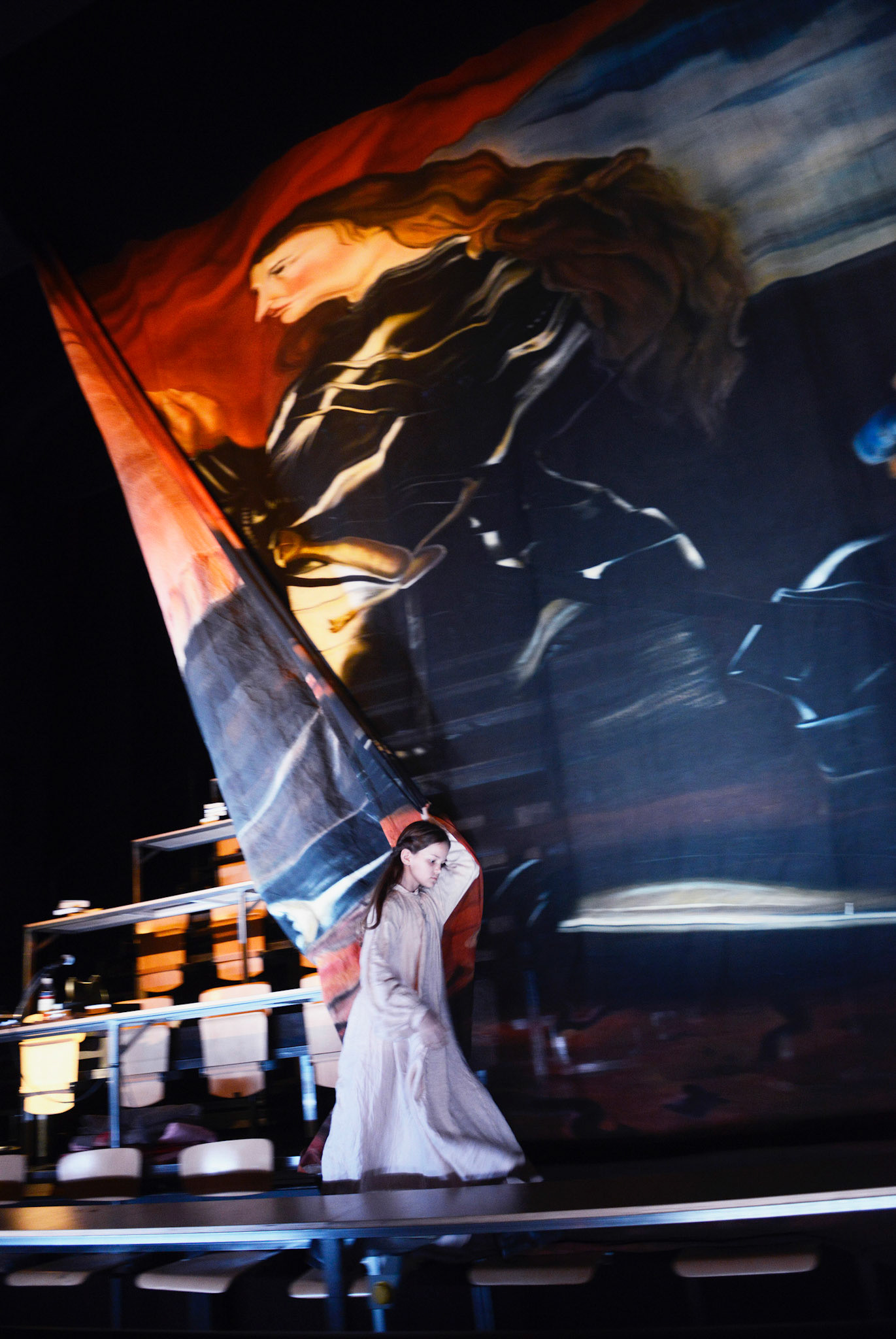 JOHANNA!LUZERNER THEATERPremiere: 28. März 2014PRODUKTIONSTEAMSabine Auf der Heyde InszenierungAnn Heine BühneBarbara Aigner KostümeJacob Suske MusikGérard Cleven LichtUlf Frötzschner DramaturgieBESETZUNGDaniela Britt, Jeanne Devos, Iana Huber, Wiebke Kayser, Juliane Lang