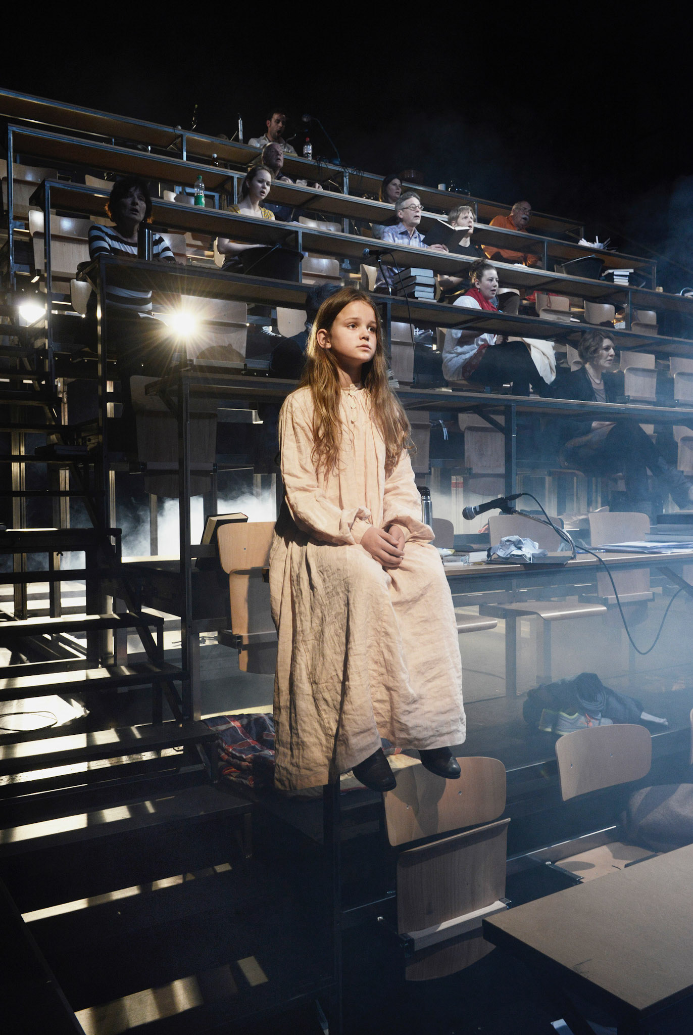 JOHANNA!LUZERNER THEATERPremiere: 28. März 2014PRODUKTIONSTEAMSabine Auf der Heyde InszenierungAnn Heine BühneBarbara Aigner KostümeJacob Suske MusikGérard Cleven LichtUlf Frötzschner DramaturgieBESETZUNGDaniela Britt, Jeanne Devos, Iana Huber, Wiebke Kayser, Juliane Lang