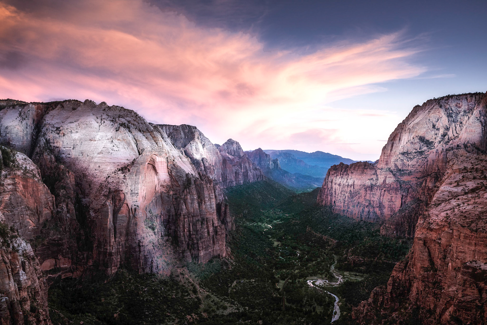 #ZionNationalPark #Utah #Hike #Landscapephoto #UtahTrails #AdventurePhotography #Zion