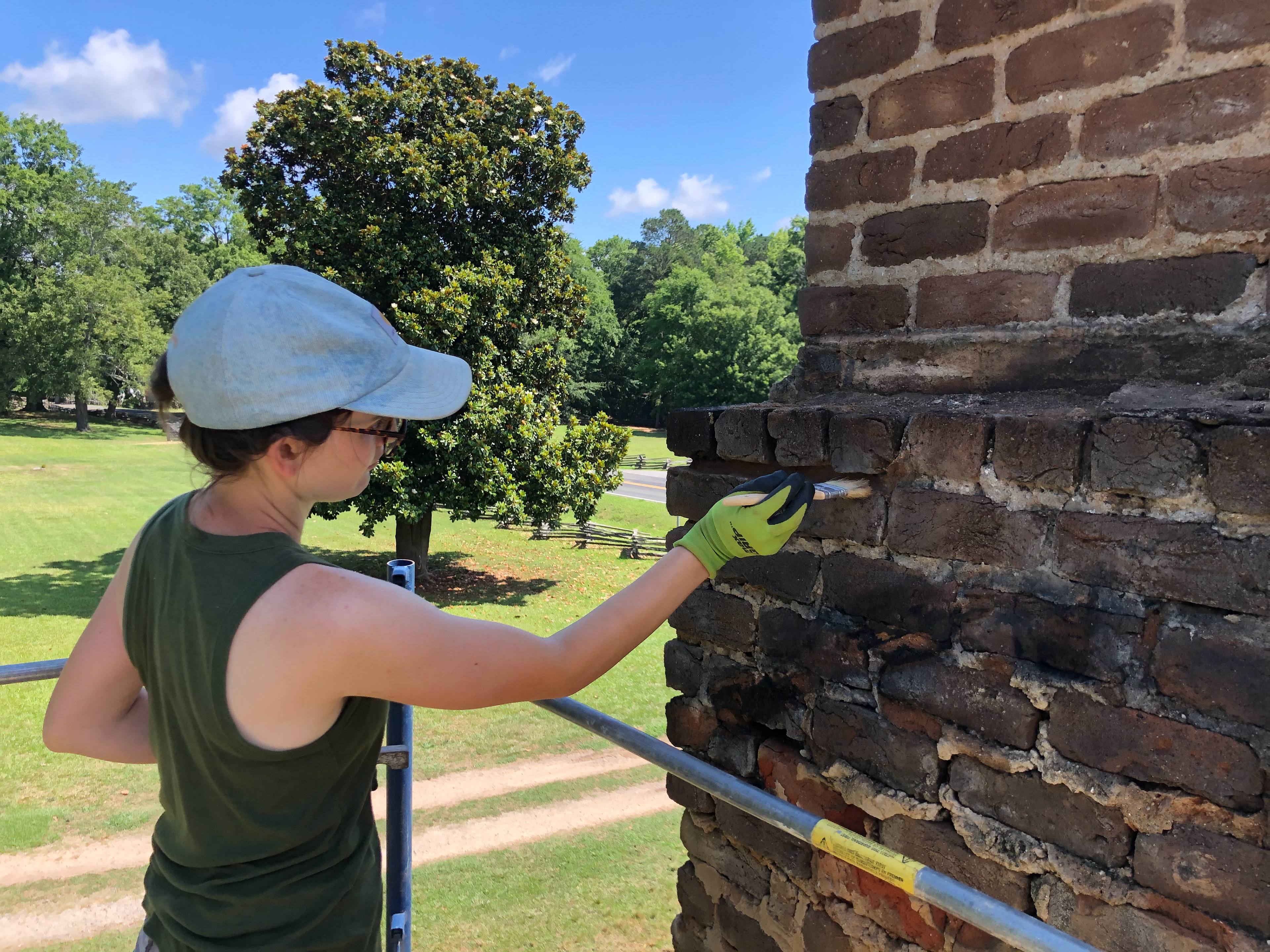 After removing the failing pointing mortar with a hammer and chisel, a bristle brush was used to remove any remaining debris from the joint. 