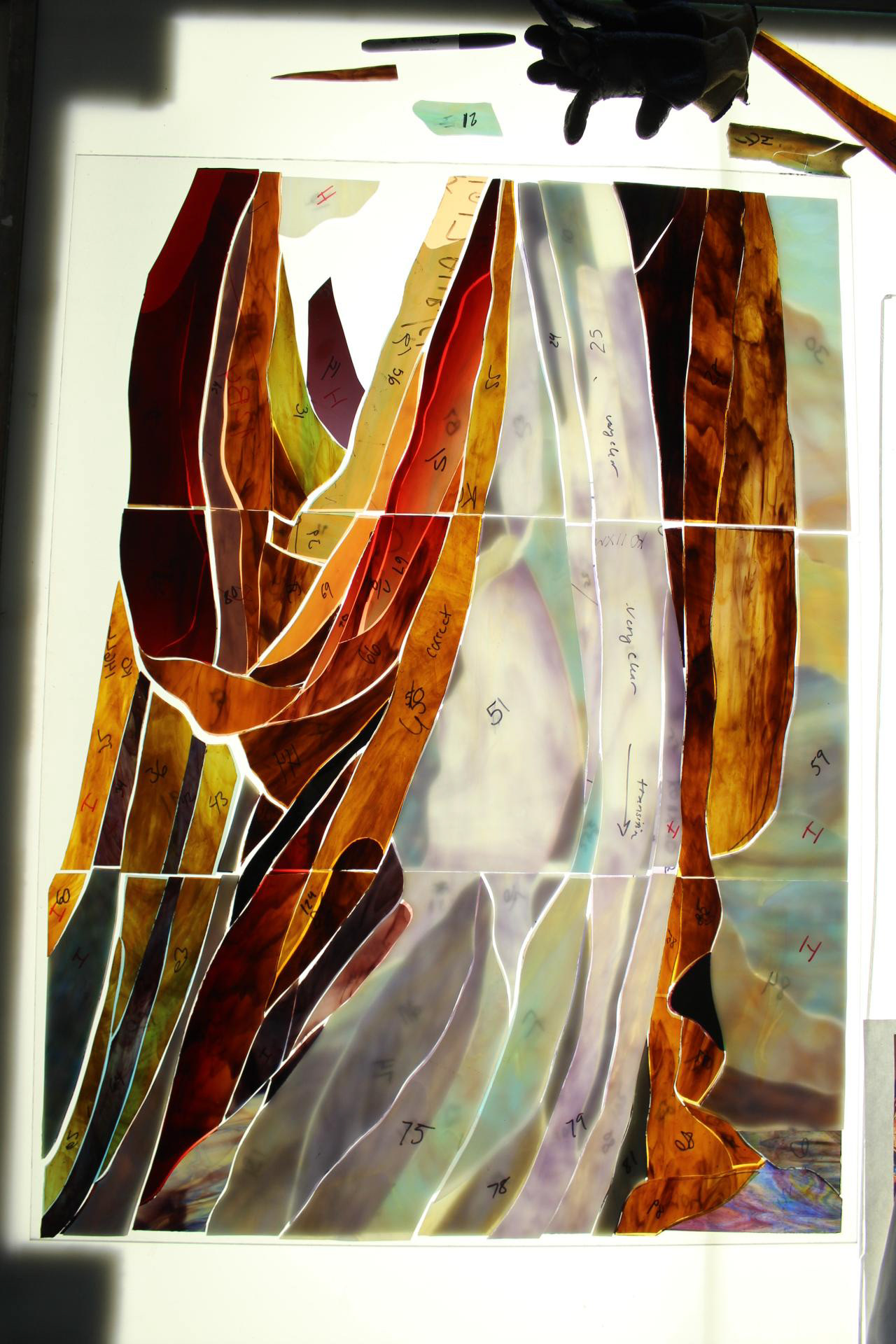 Layout of cut glass with tiers