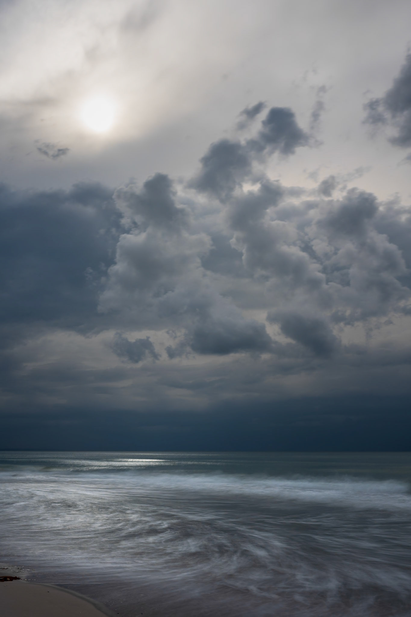 Lichtbruch - Für einen Moment findet das Licht seinen Weg.©Mirko Fleitmann