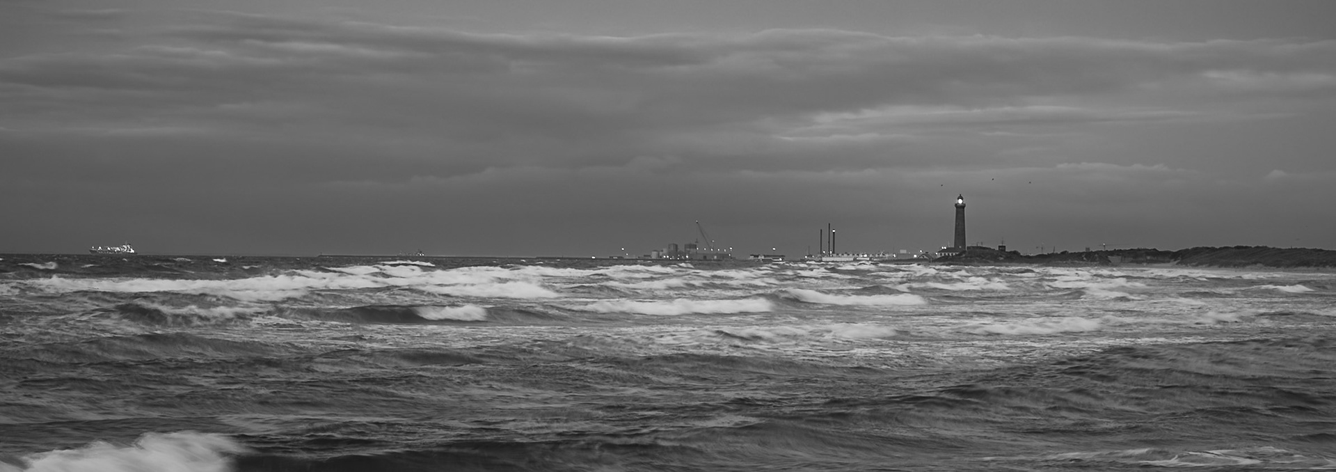Zwischen den Ufern - Ein schmaler Strich zwischen Tosen und Sturm.©Mirko Fleitmann