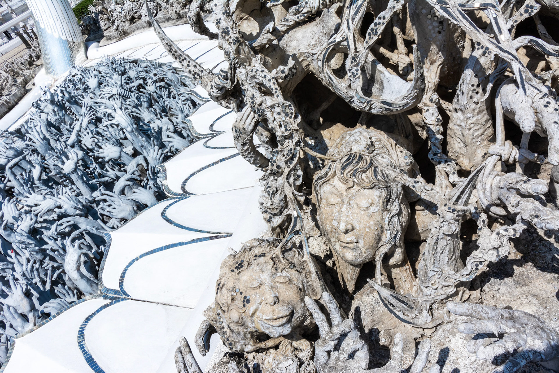 Wat Rong Khun - วัดร่องขุ่น