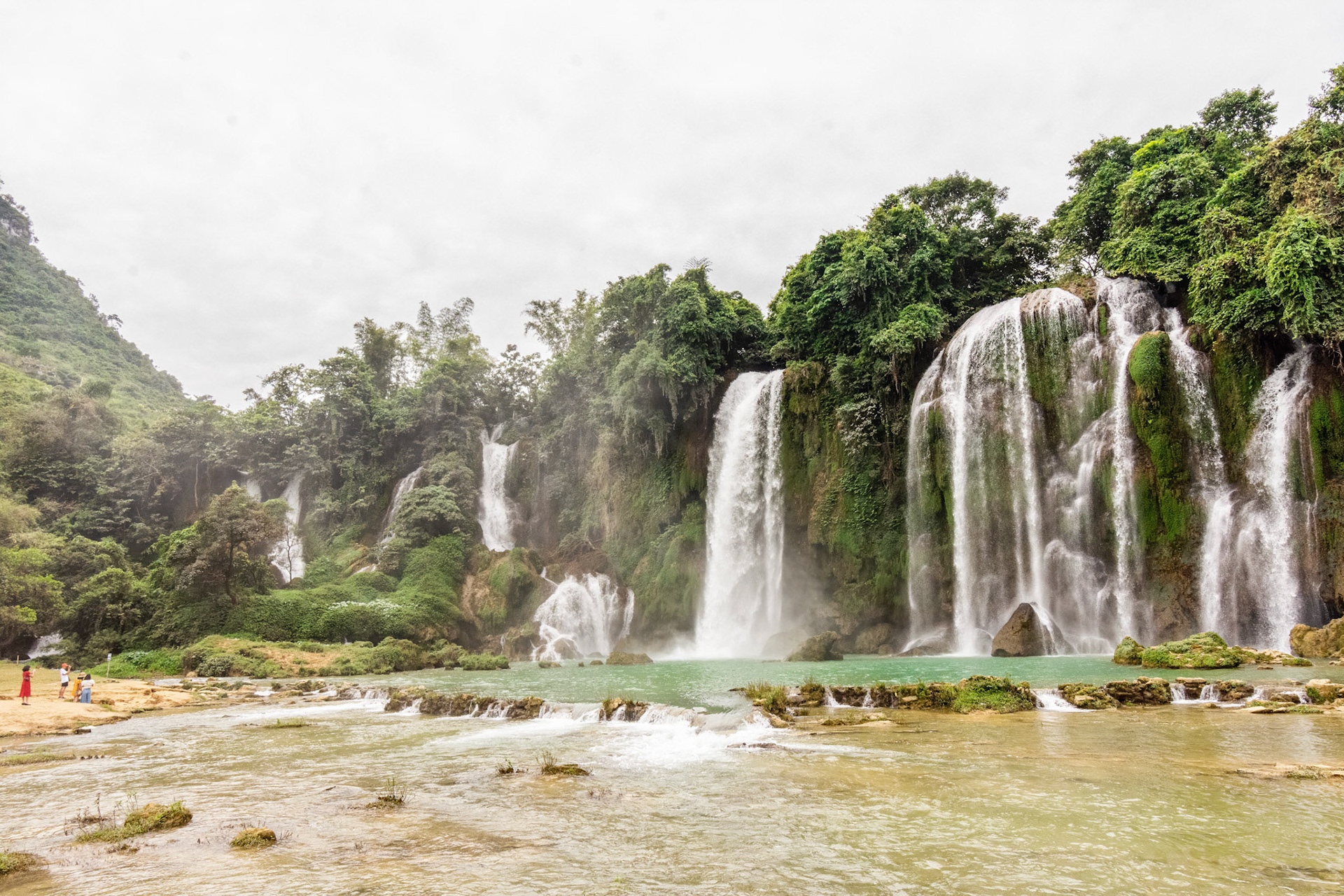 Thác Bản Giốc (Ban Gioc Waterfall)