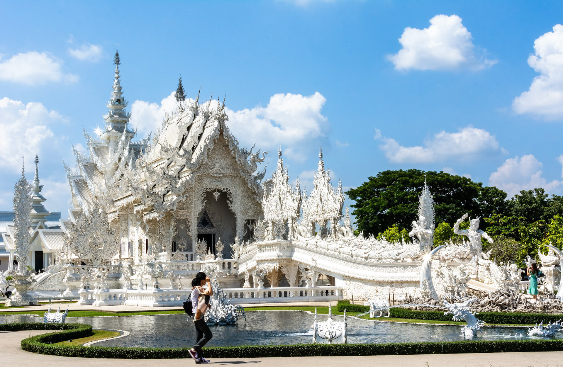 Wat Rong Khun - วัดร่องขุ่น