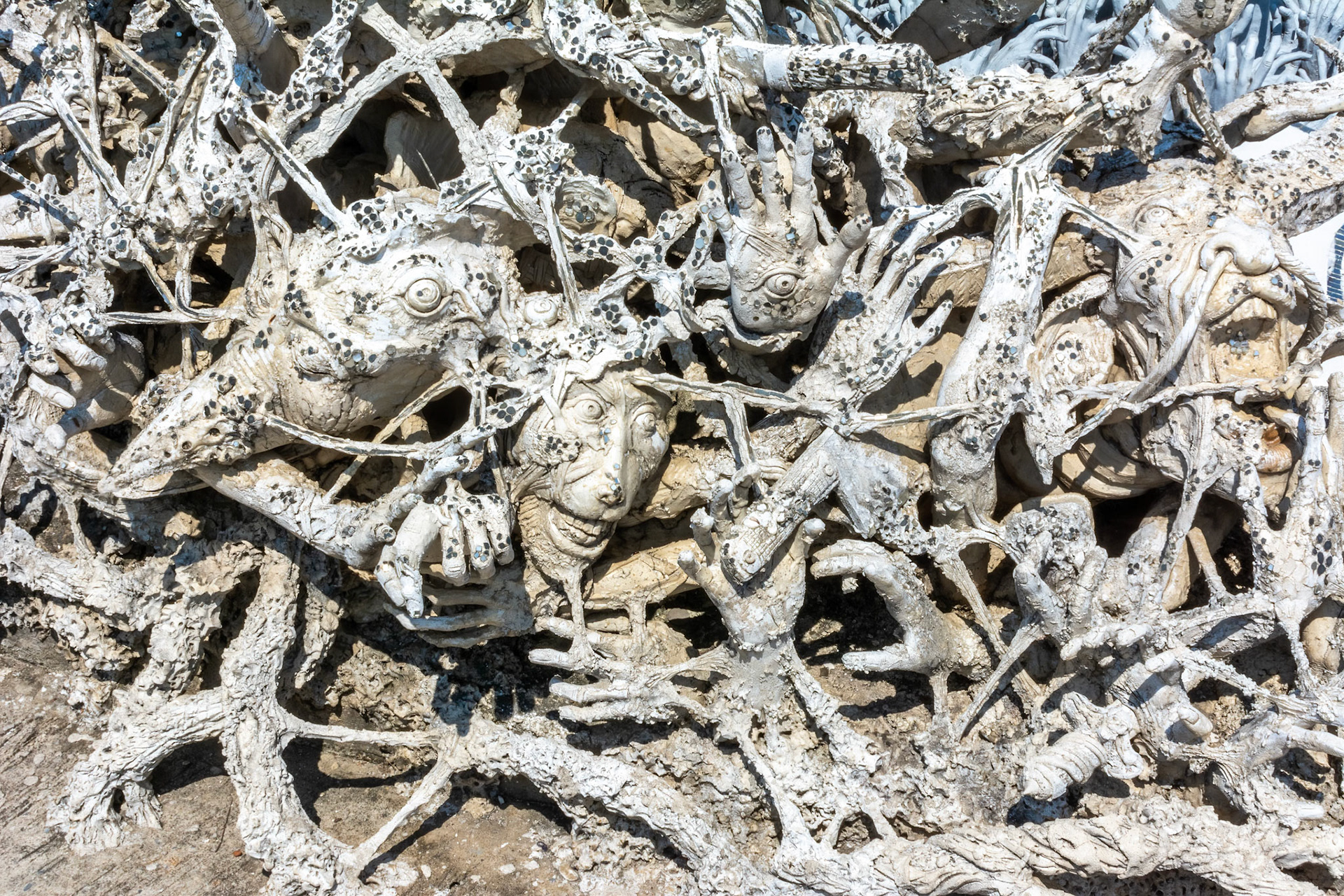 Wat Rong Khun - วัดร่องขุ่น
