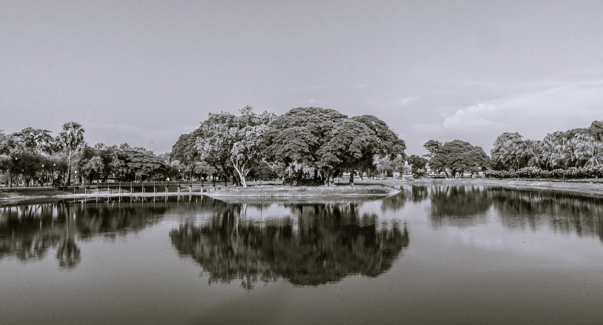 Wat Traphang Ngoen - วัดตระพังเงิน