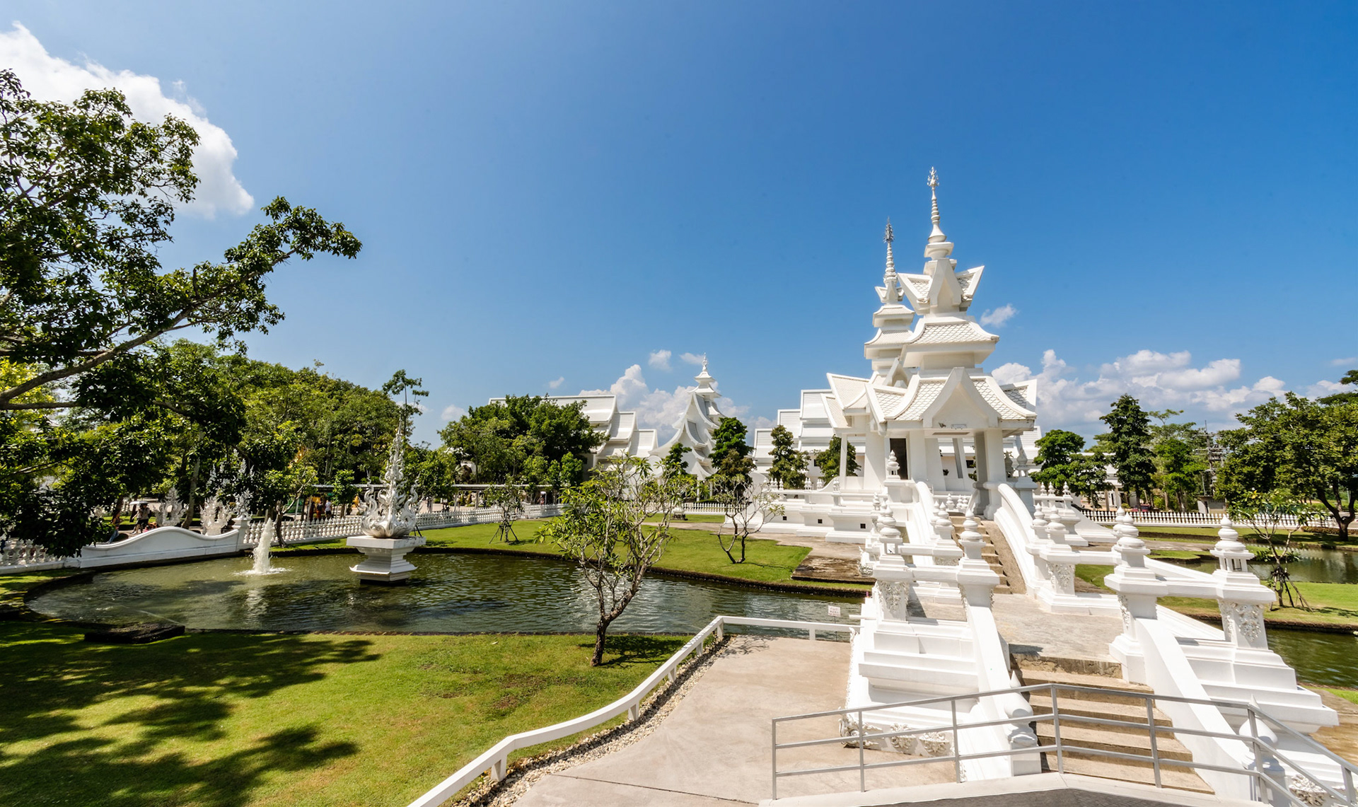 Wat Rong Khun - วัดร่องขุ่น