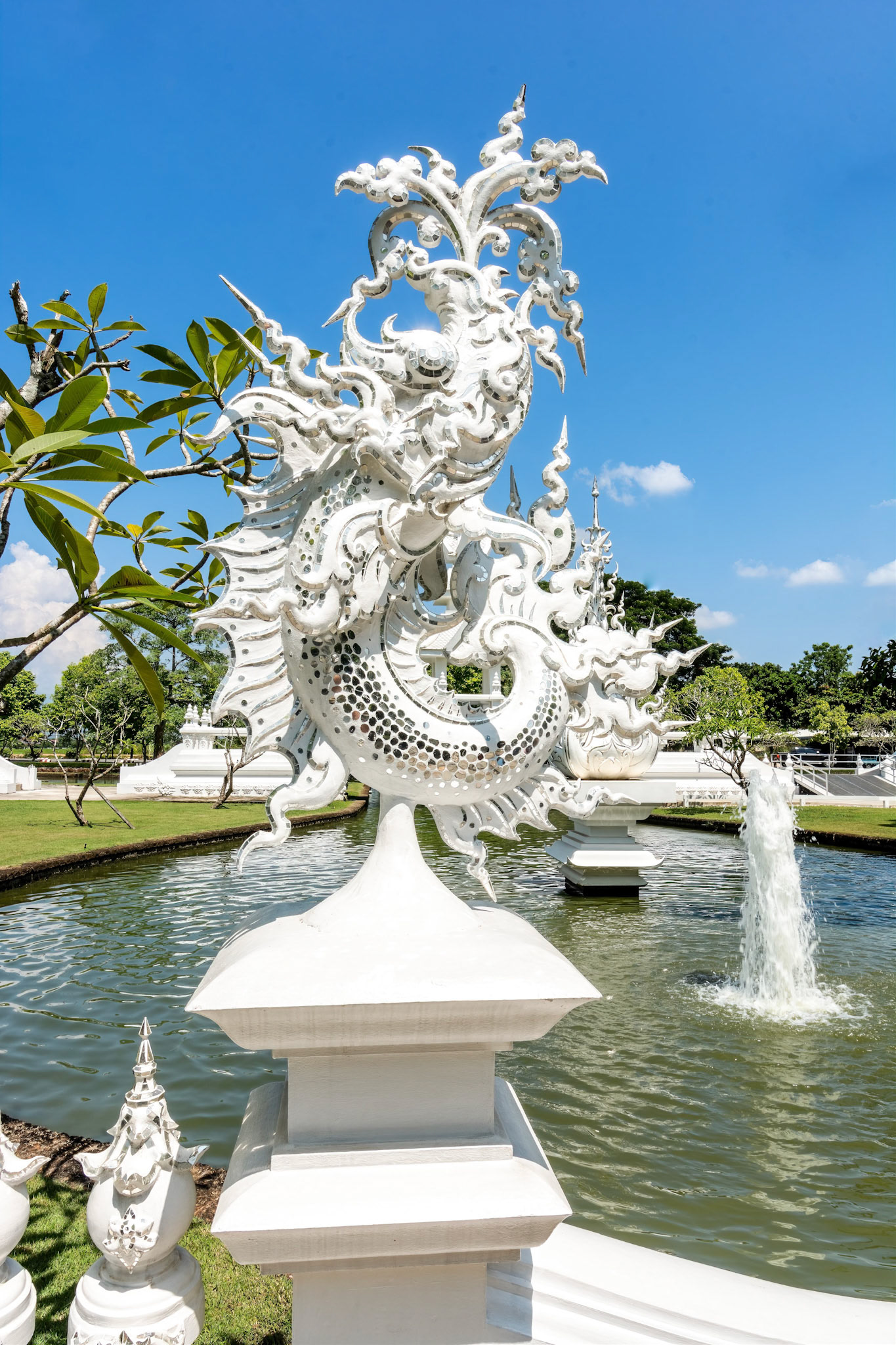 Wat Rong Khun - วัดร่องขุ่น