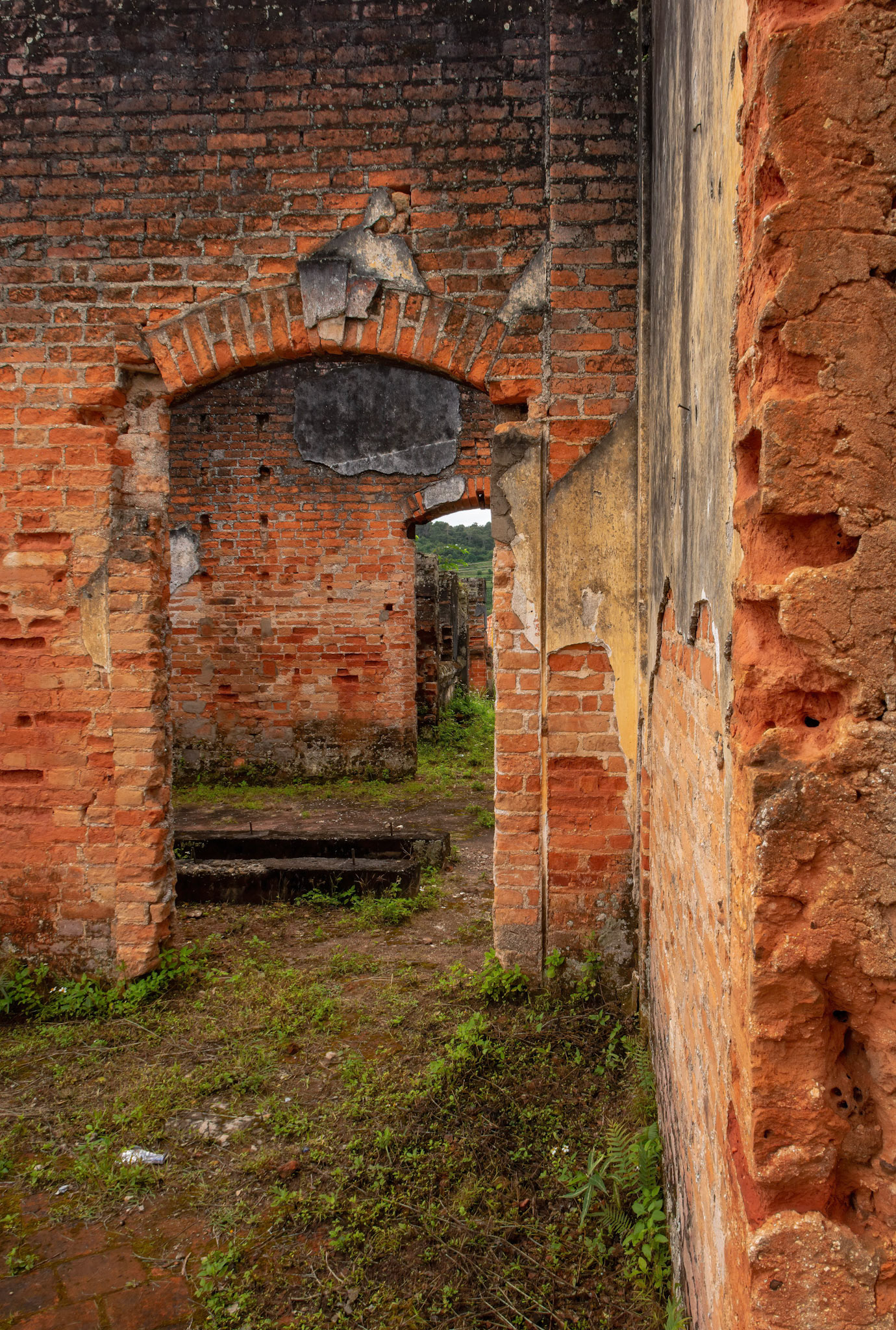 les ruines de l'ancien hôpital Français
