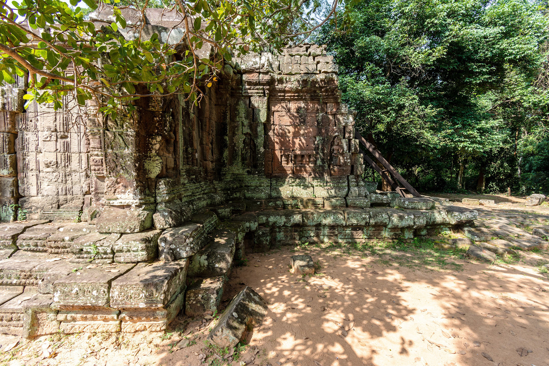 Prasat Chrung Southwest - ប្រាសាទជ្រុង និរតី