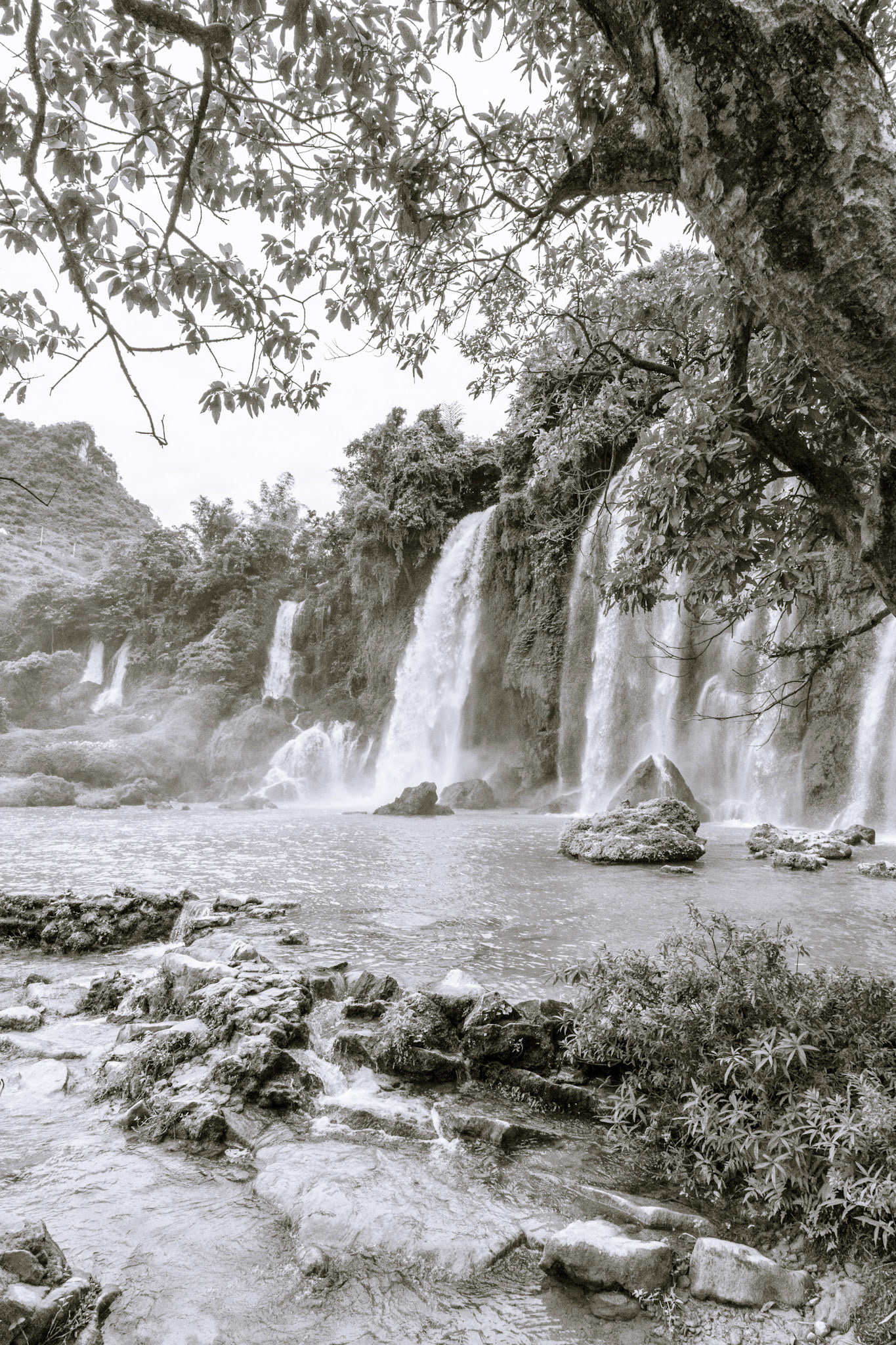 Thác Bản Giốc (Ban Gioc Waterfall)
