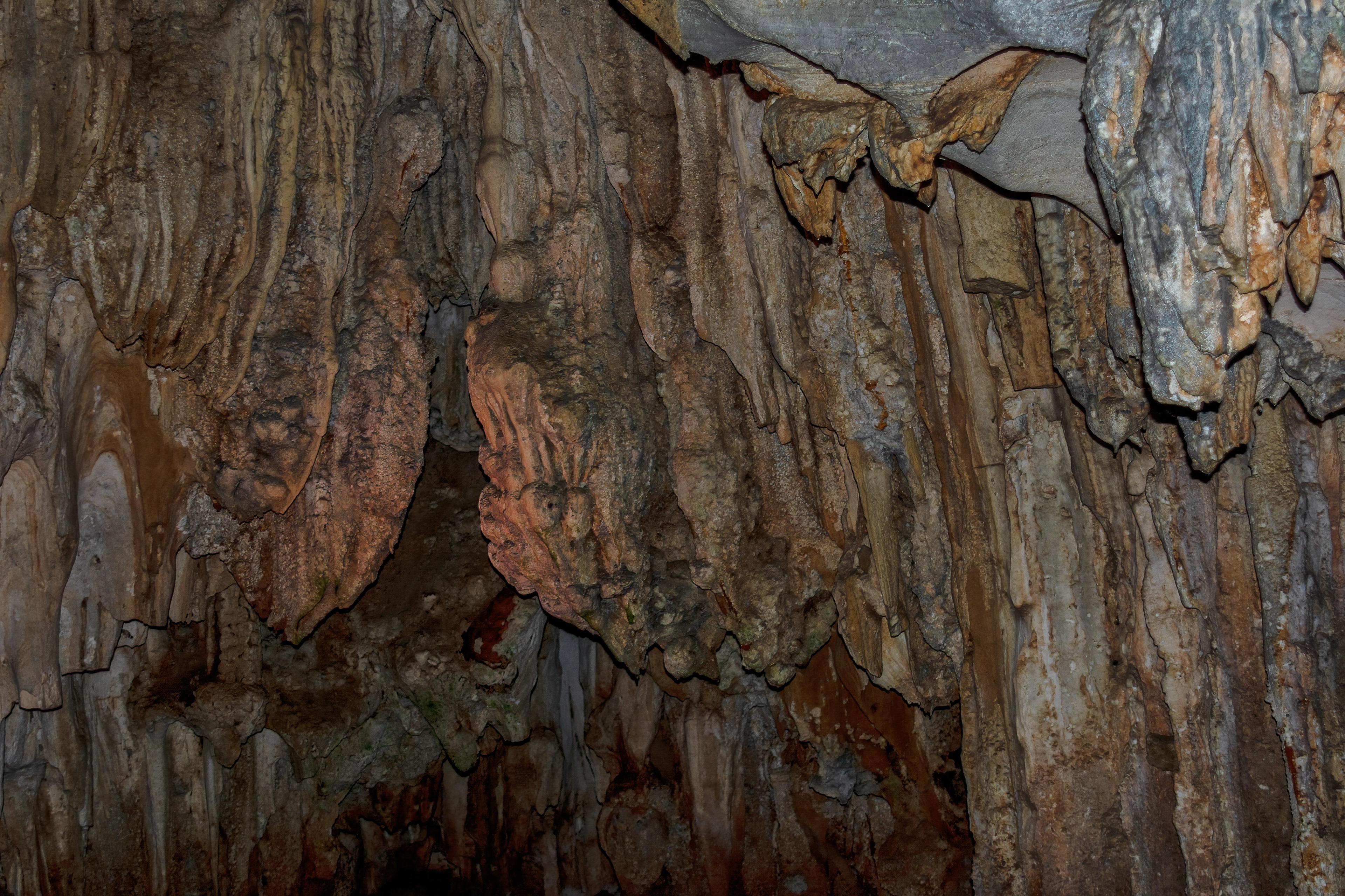 Sung Sot (Surprise) Cave