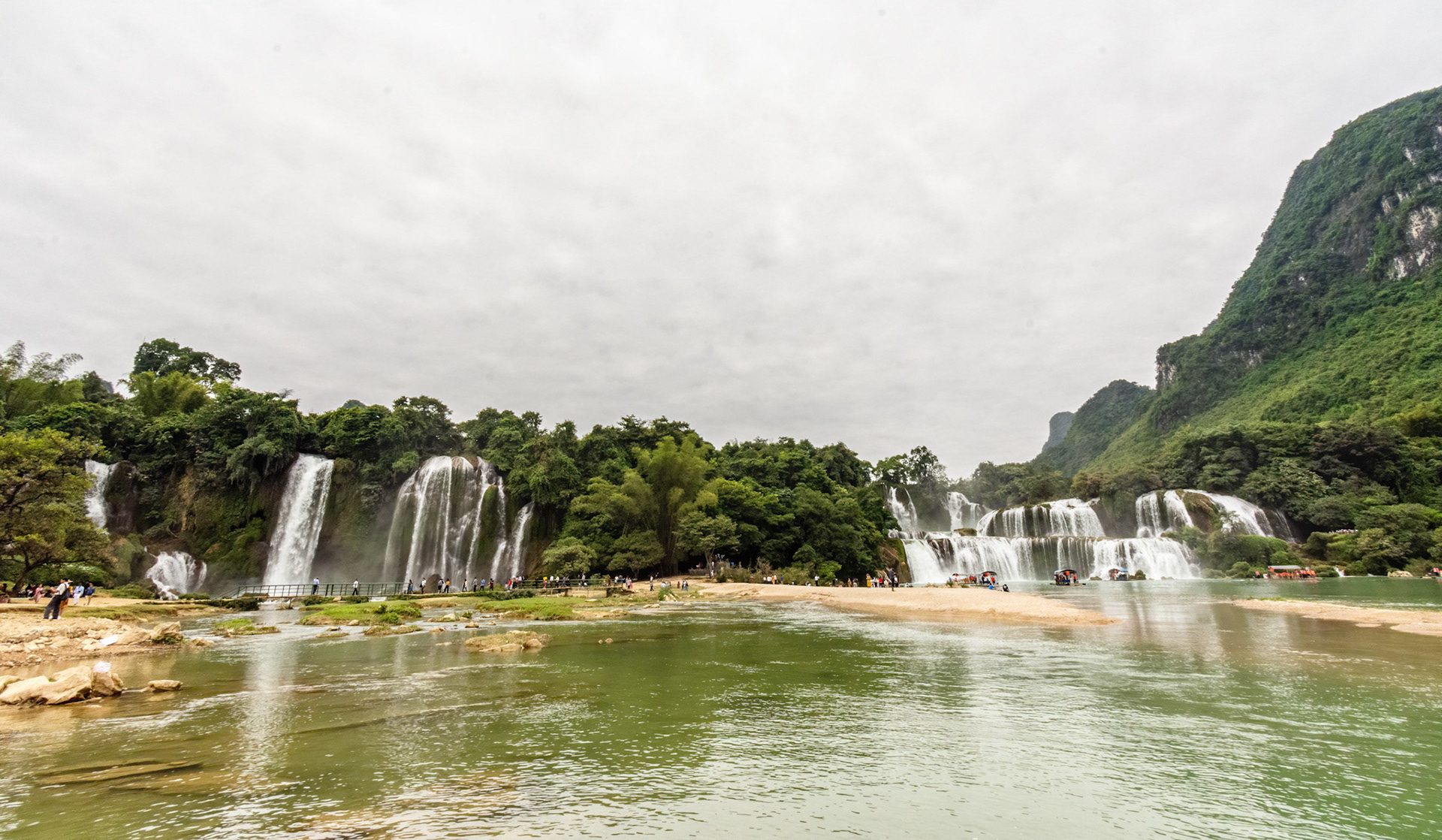 Thác Bản Giốc (Ban Gioc Waterfall)