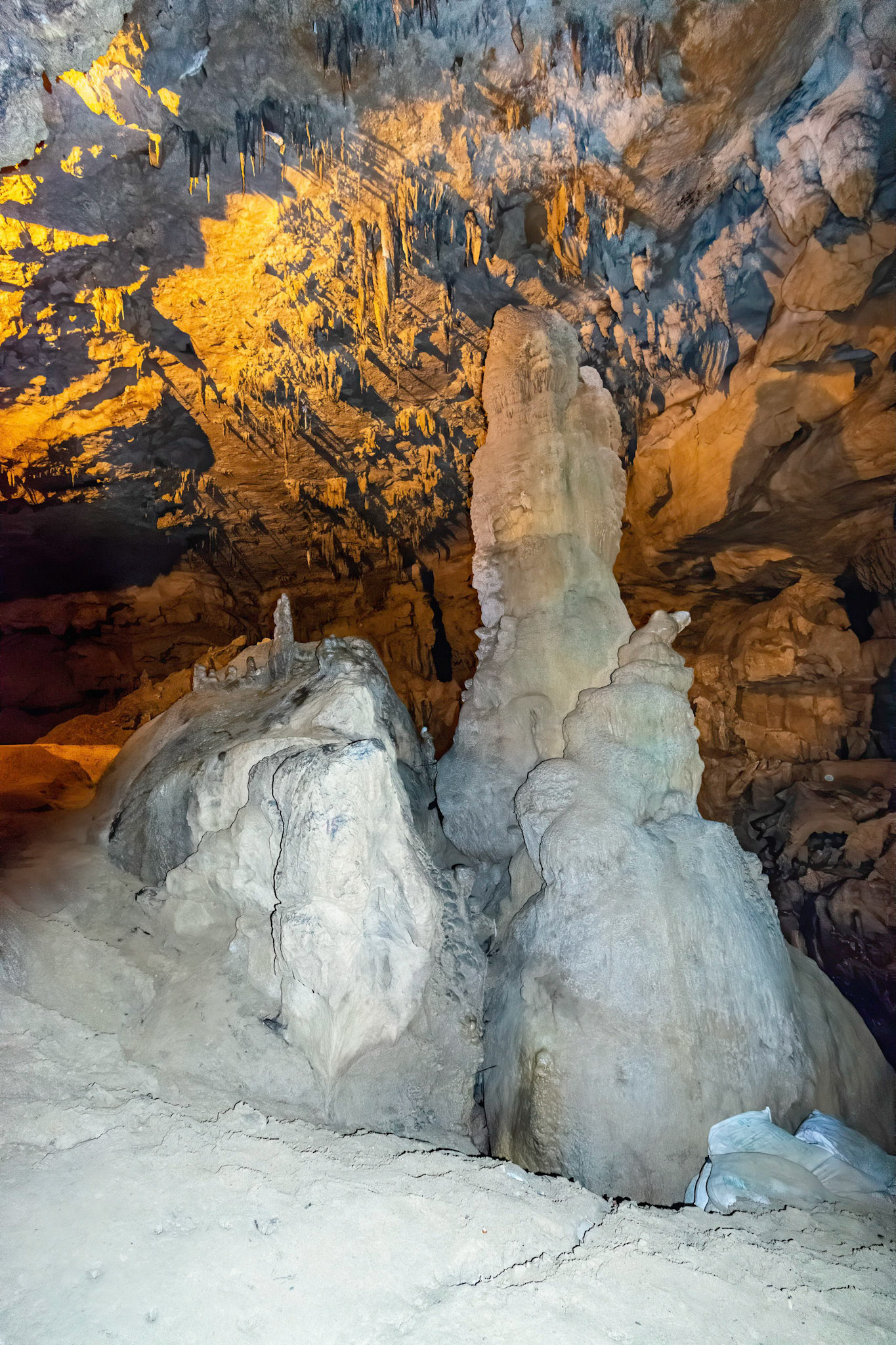 Động Ngườm Ngao (Nguom Ngao Cave)