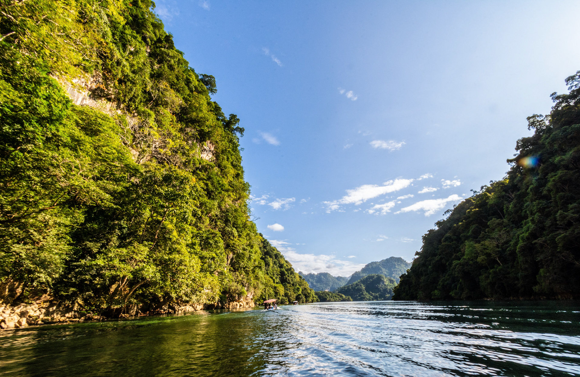 Hồ Ba Bể - Ba Be Lake