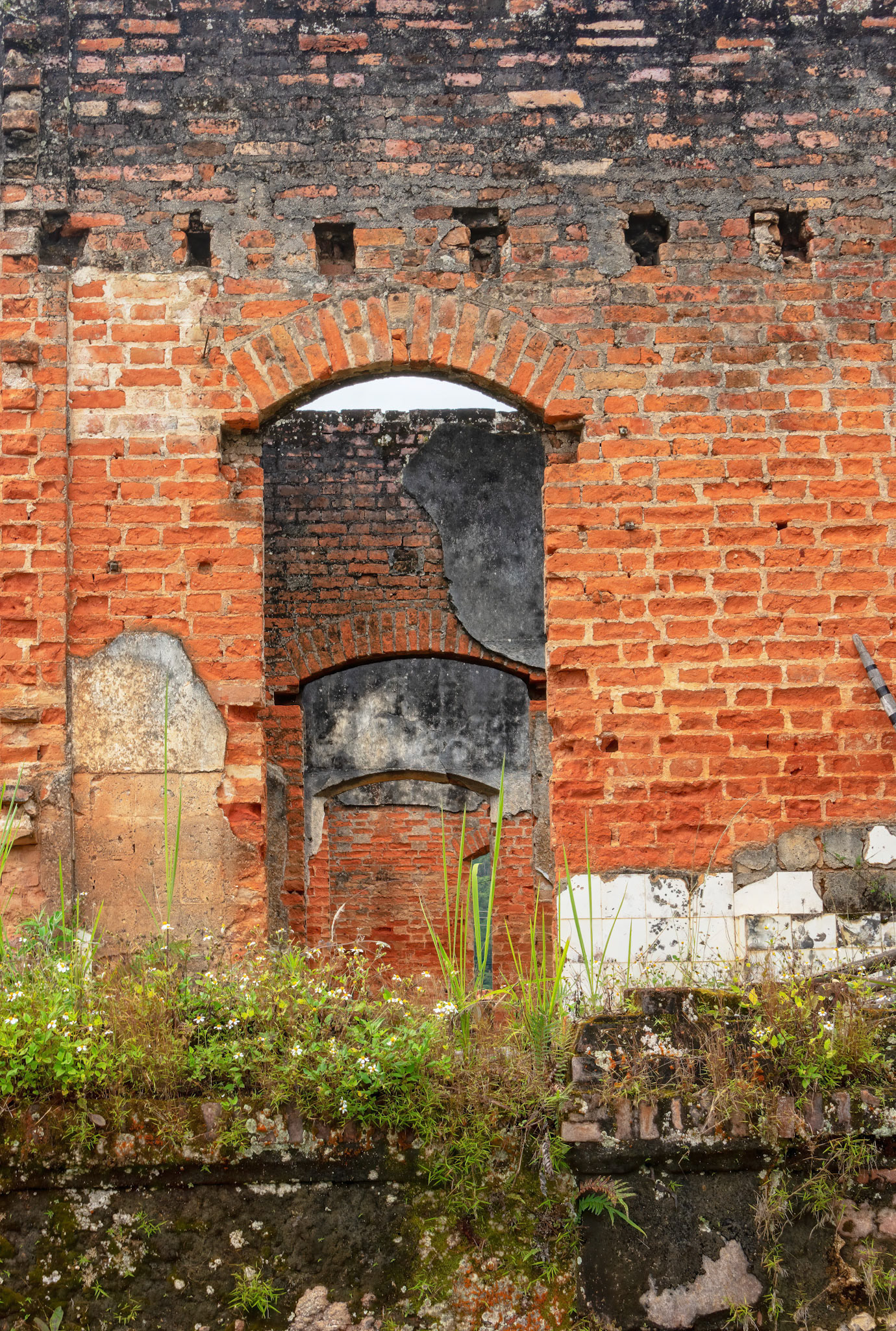 les ruines de l'ancien hôpital Français
