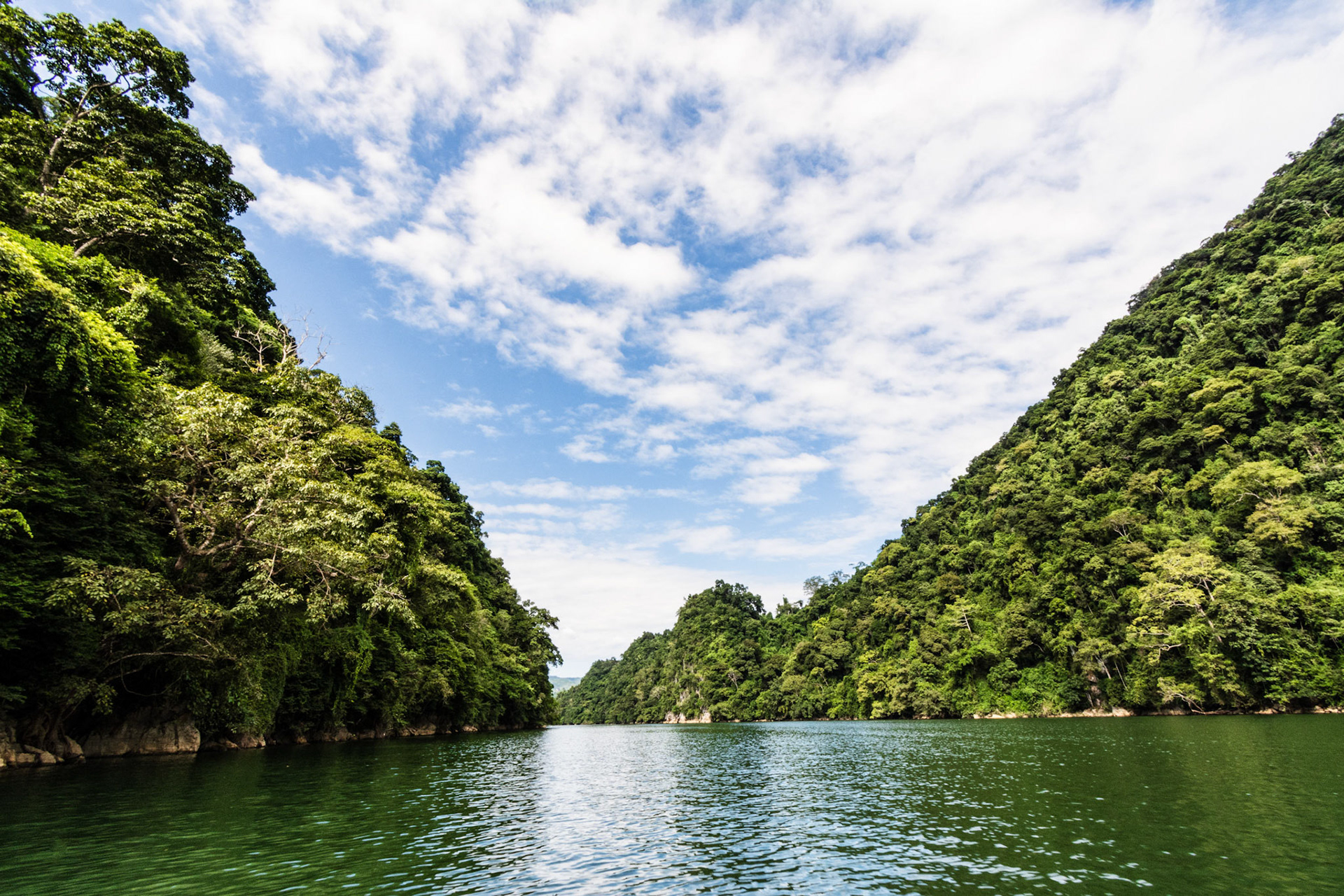Hồ Ba Bể - Ba Be Lake