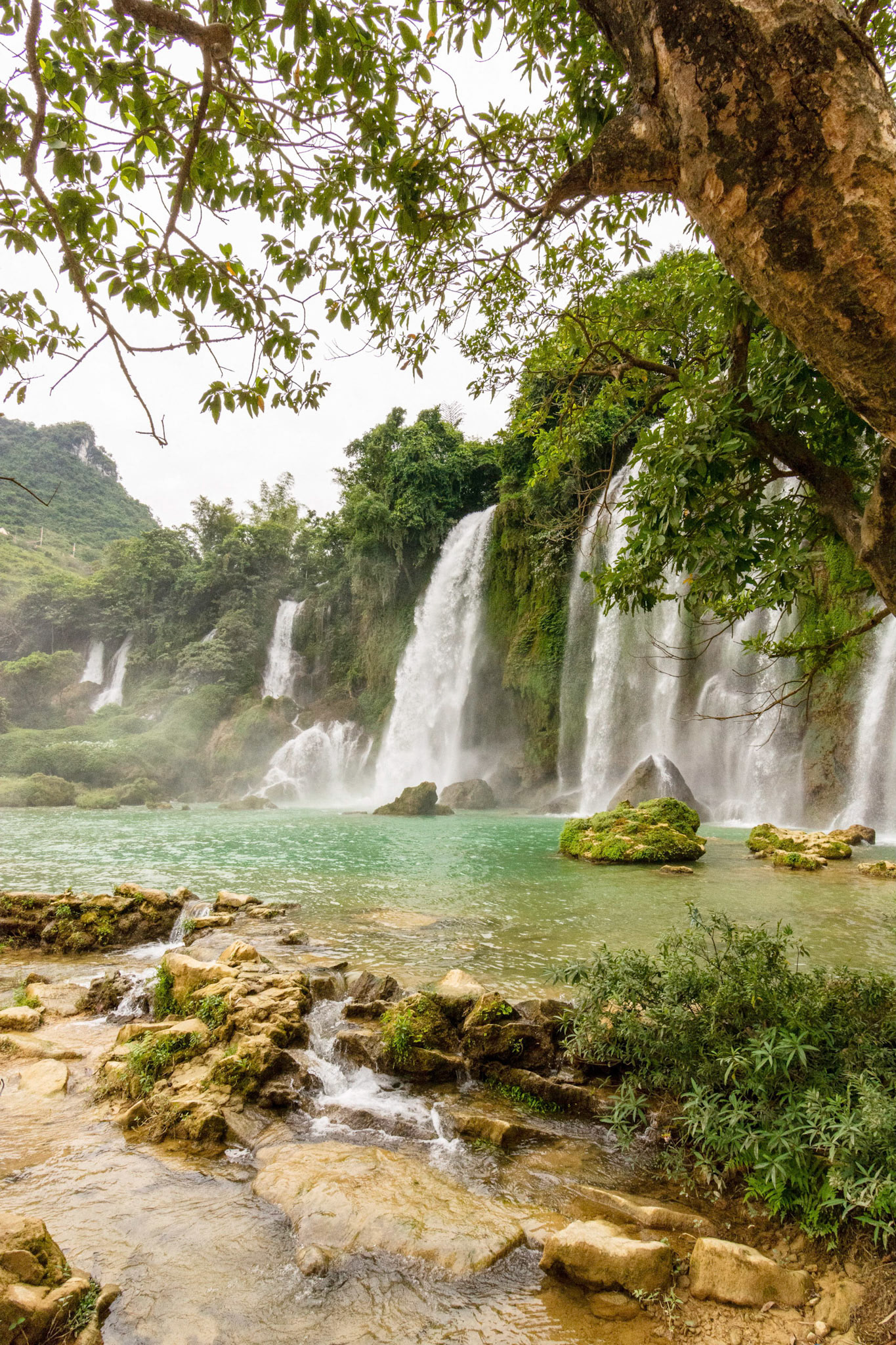 Thác Bản Giốc (Ban Gioc Waterfall)