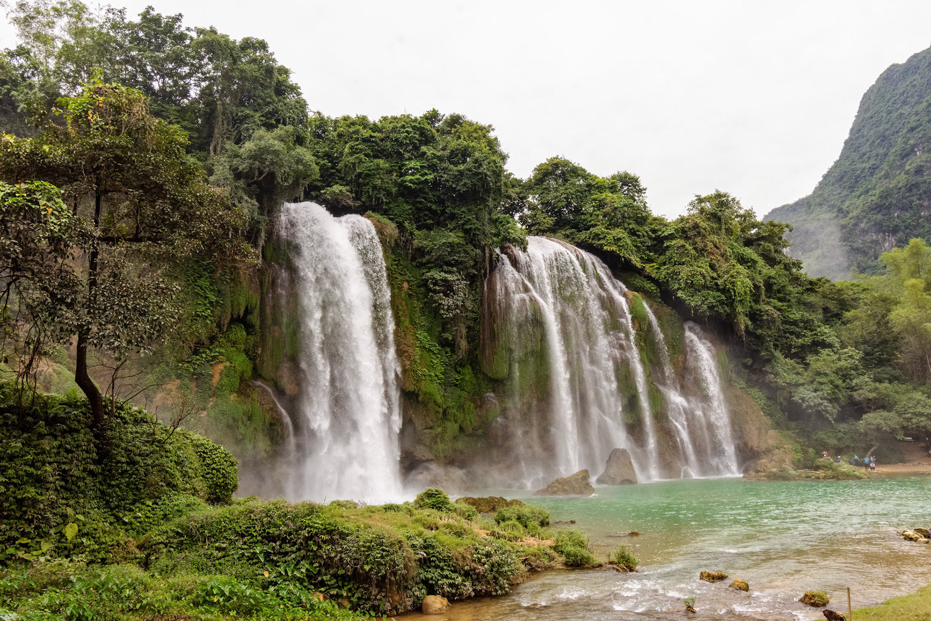 Thác Bản Giốc (Ban Gioc Waterfall)