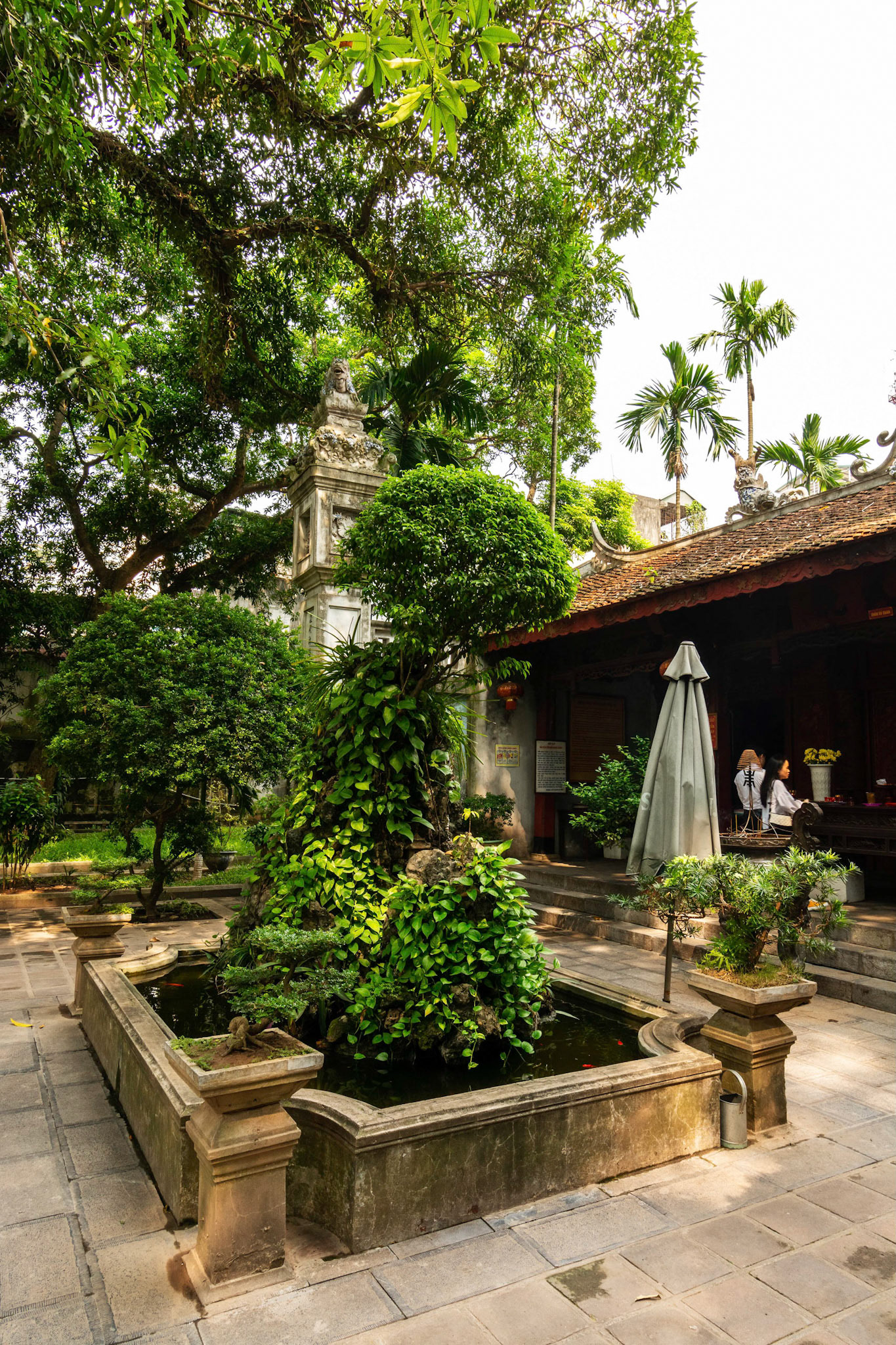 Đền Quán Thánh (Quan Thanh Temple)