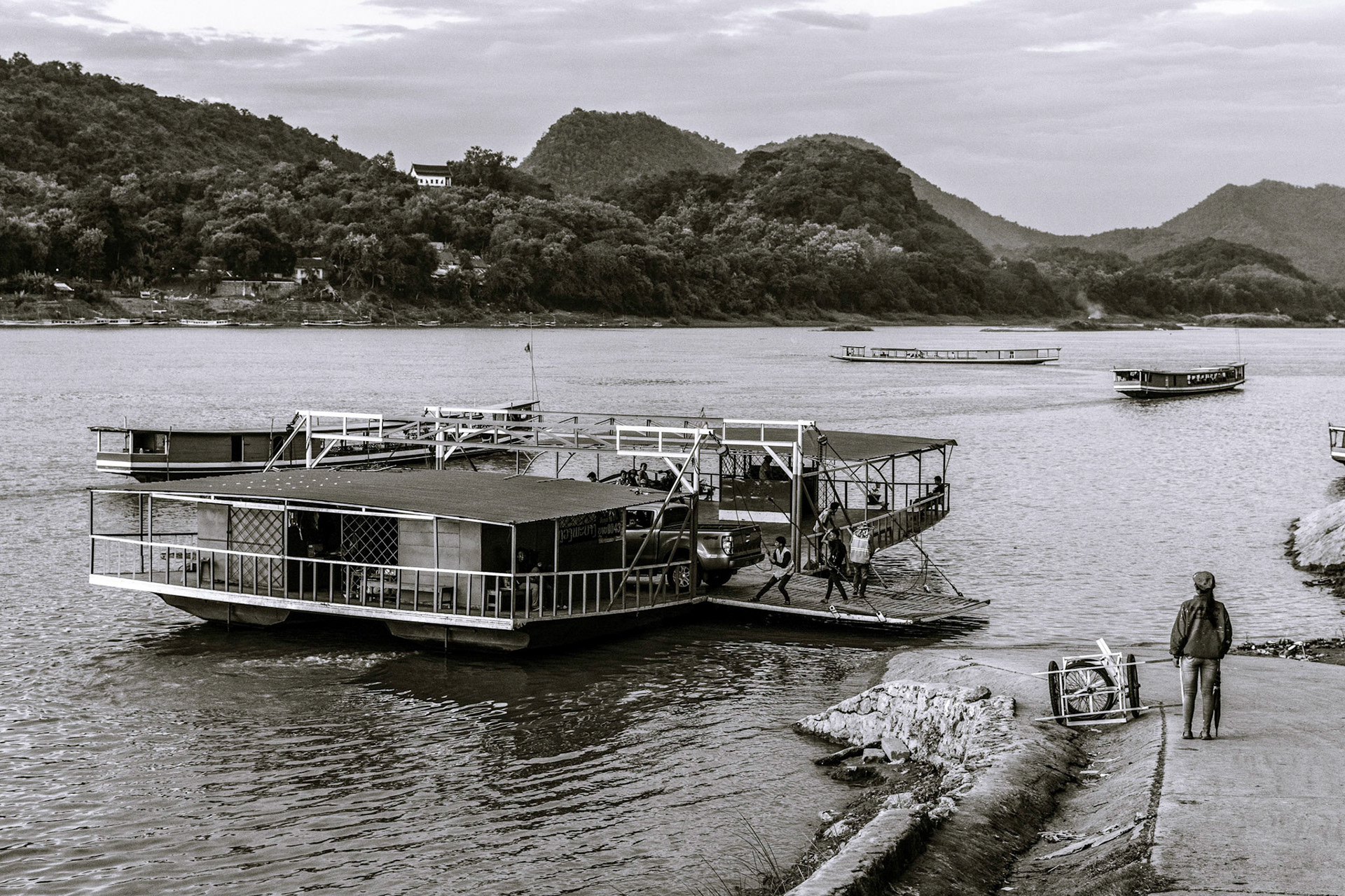 Cross river ferry