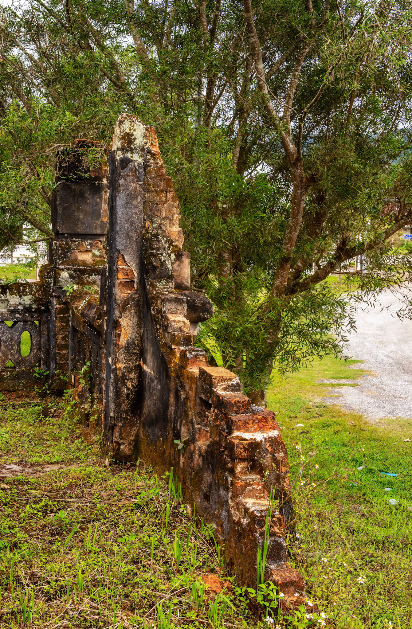 les ruines de l'ancien hôpital Français