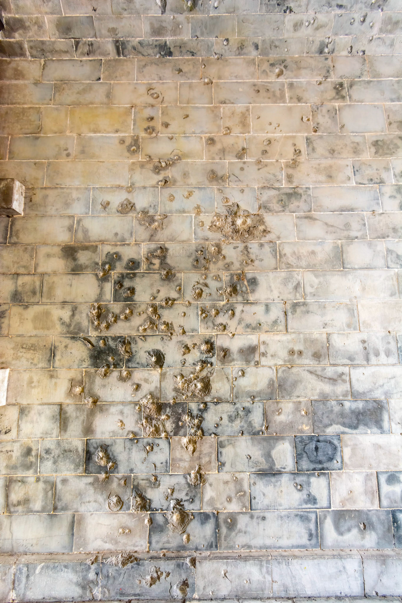 War damage Ngọ Môn (Meridian Gate)