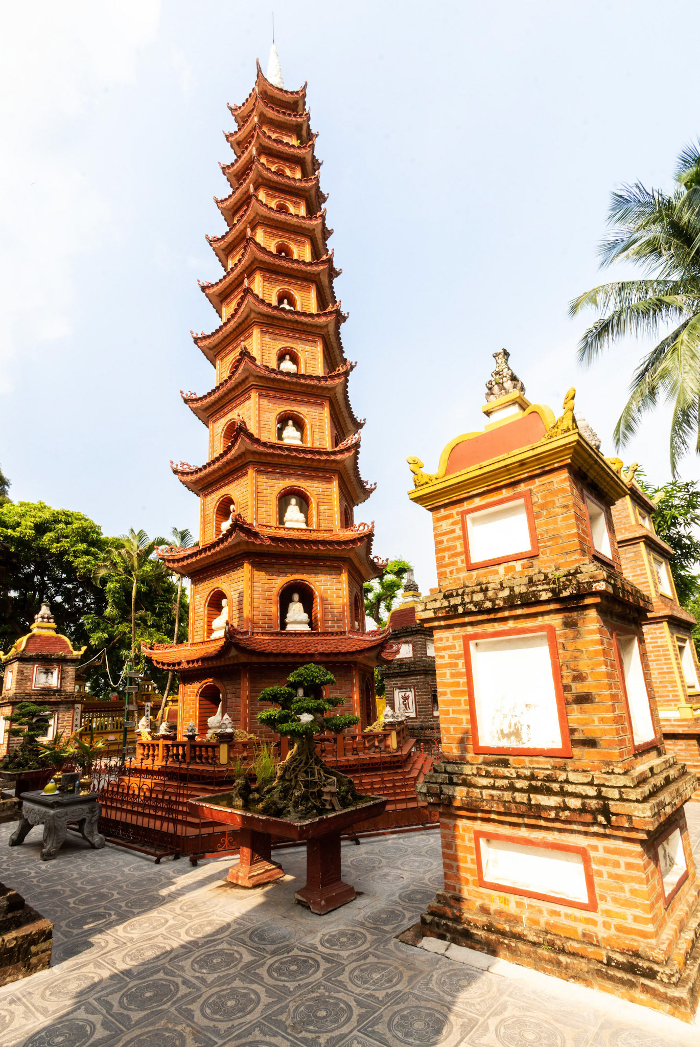 Chùa Trấn Quốc (Tran Quoc Pagoda)