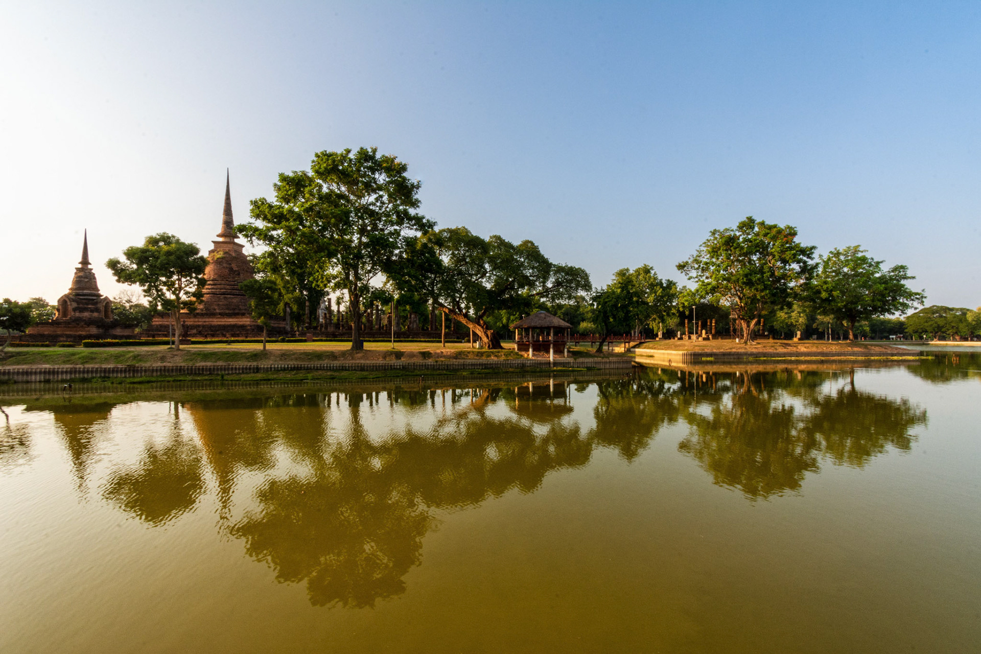 Wat Traphang Ngoen - วัดตระพังเงิน