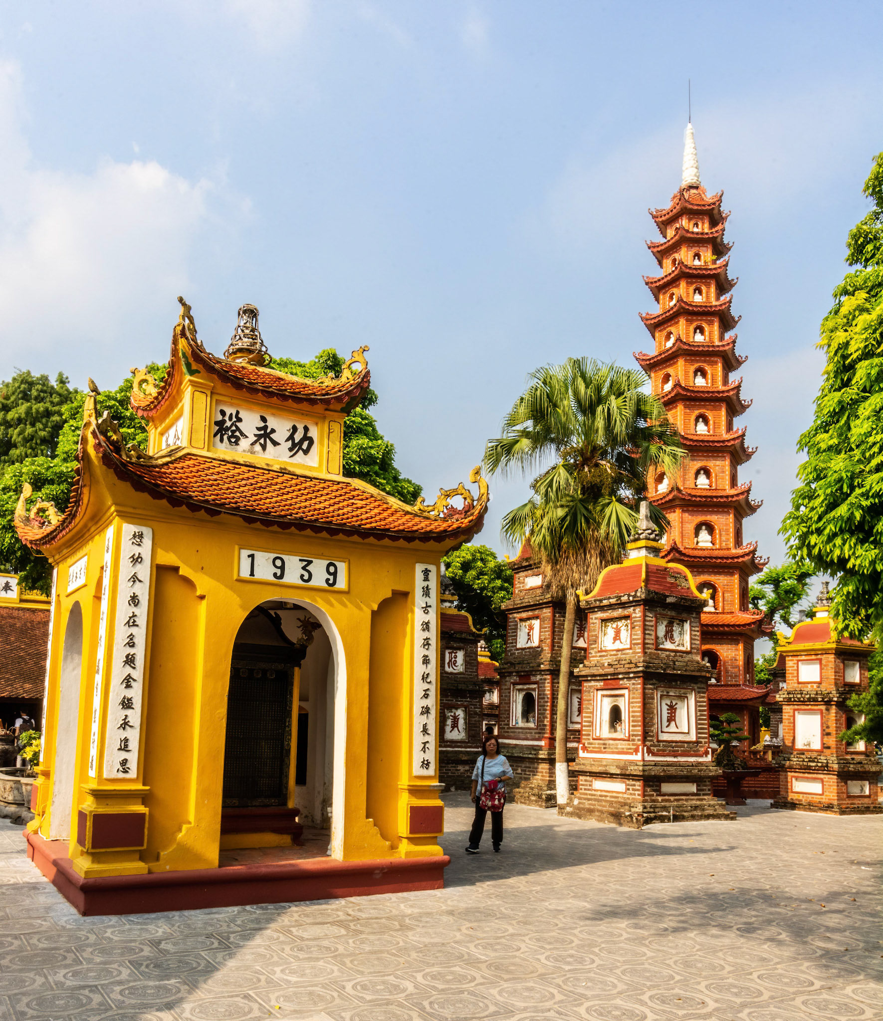 Chùa Trấn Quốc (Tran Quoc Pagoda)