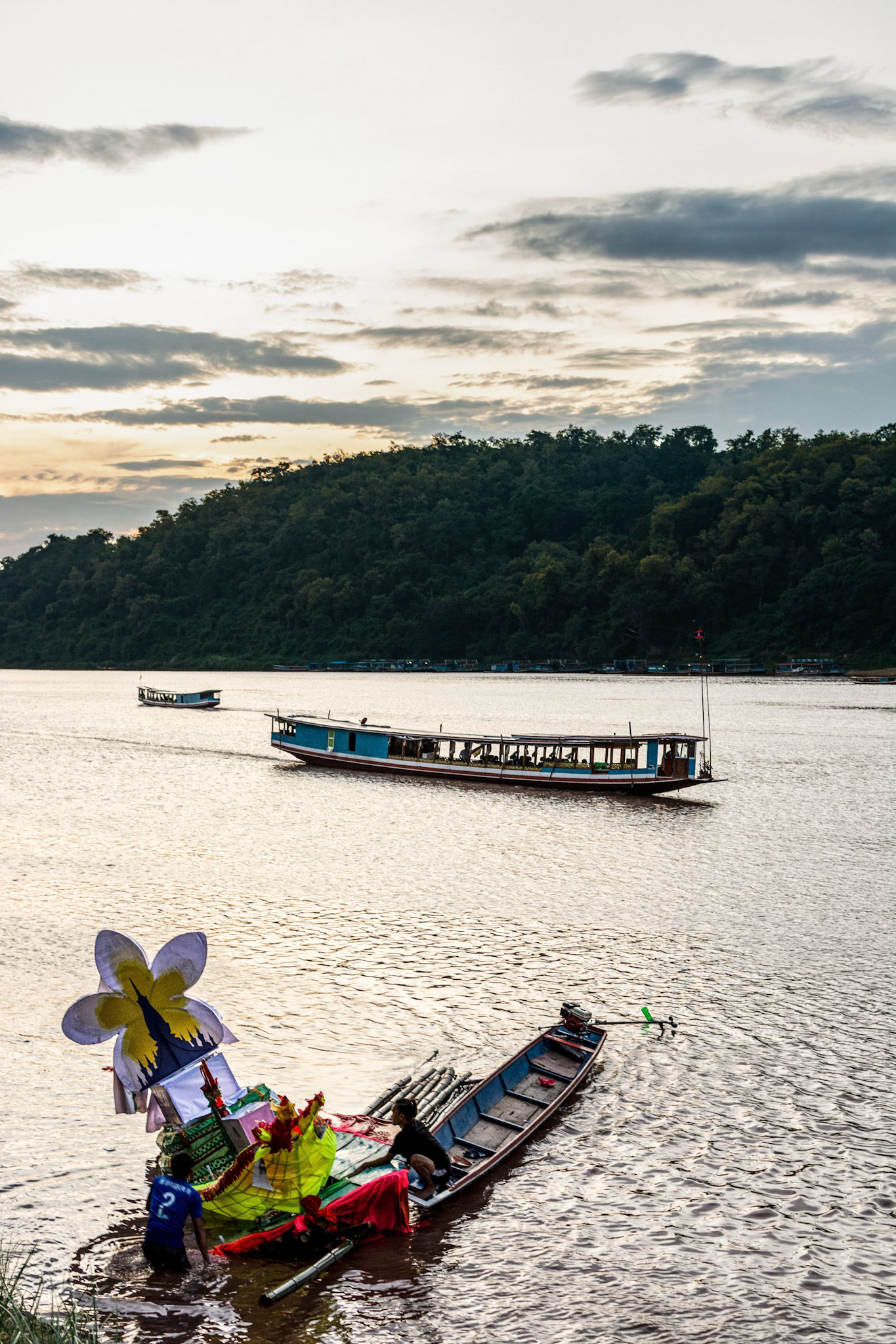Cross river ferry