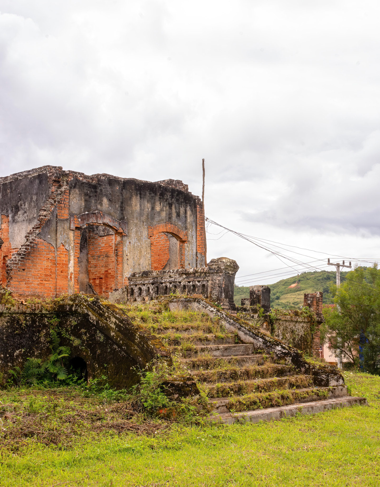 les ruines de l'ancien hôpital Français