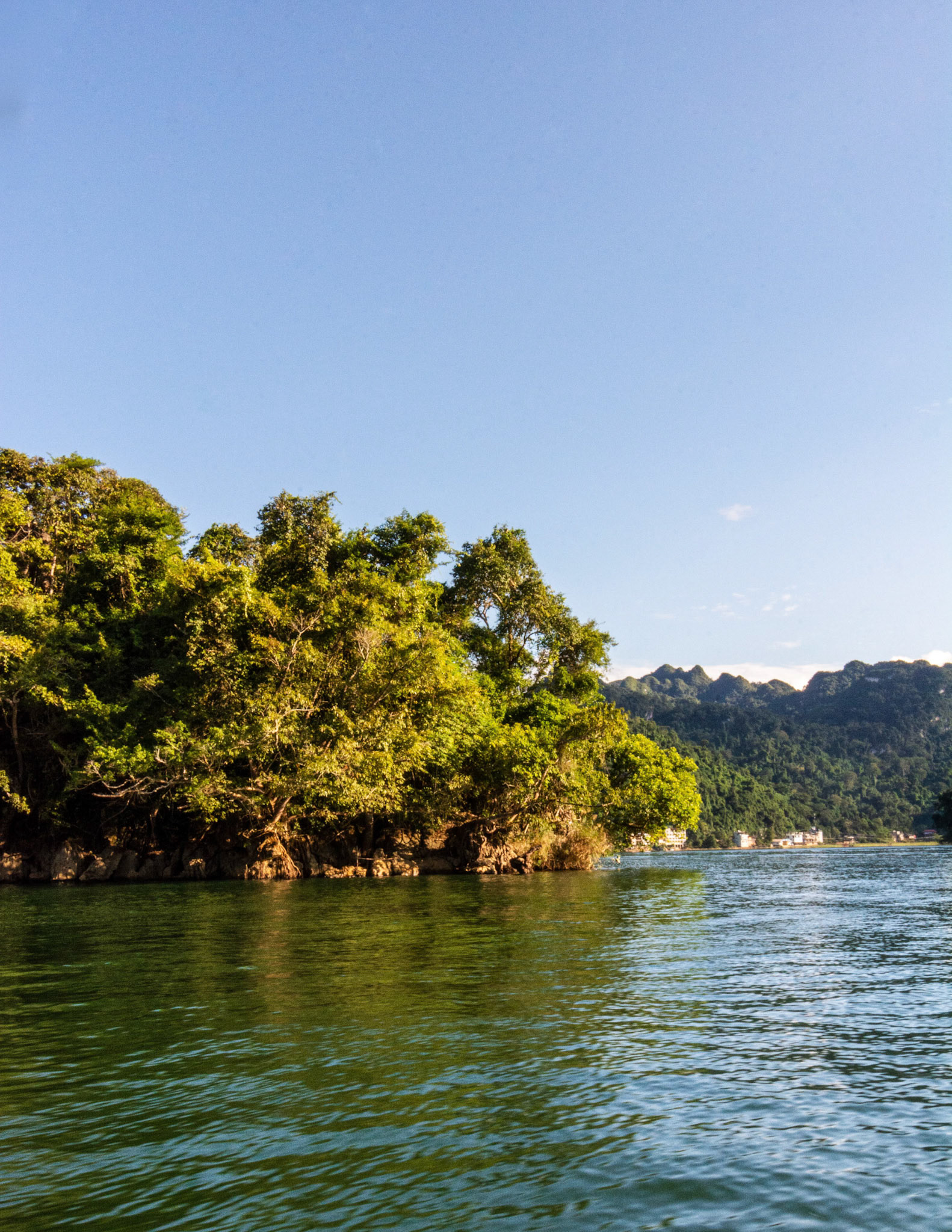 Hồ Ba Bể - Ba Be Lake