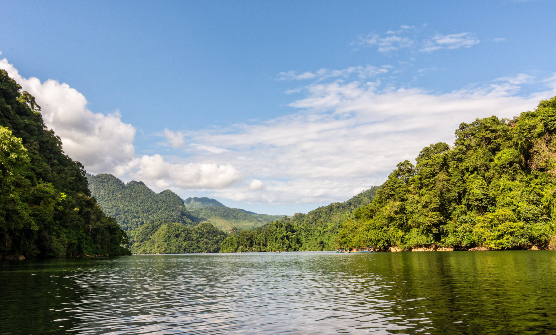 Hồ Ba Bể - Ba Be Lake