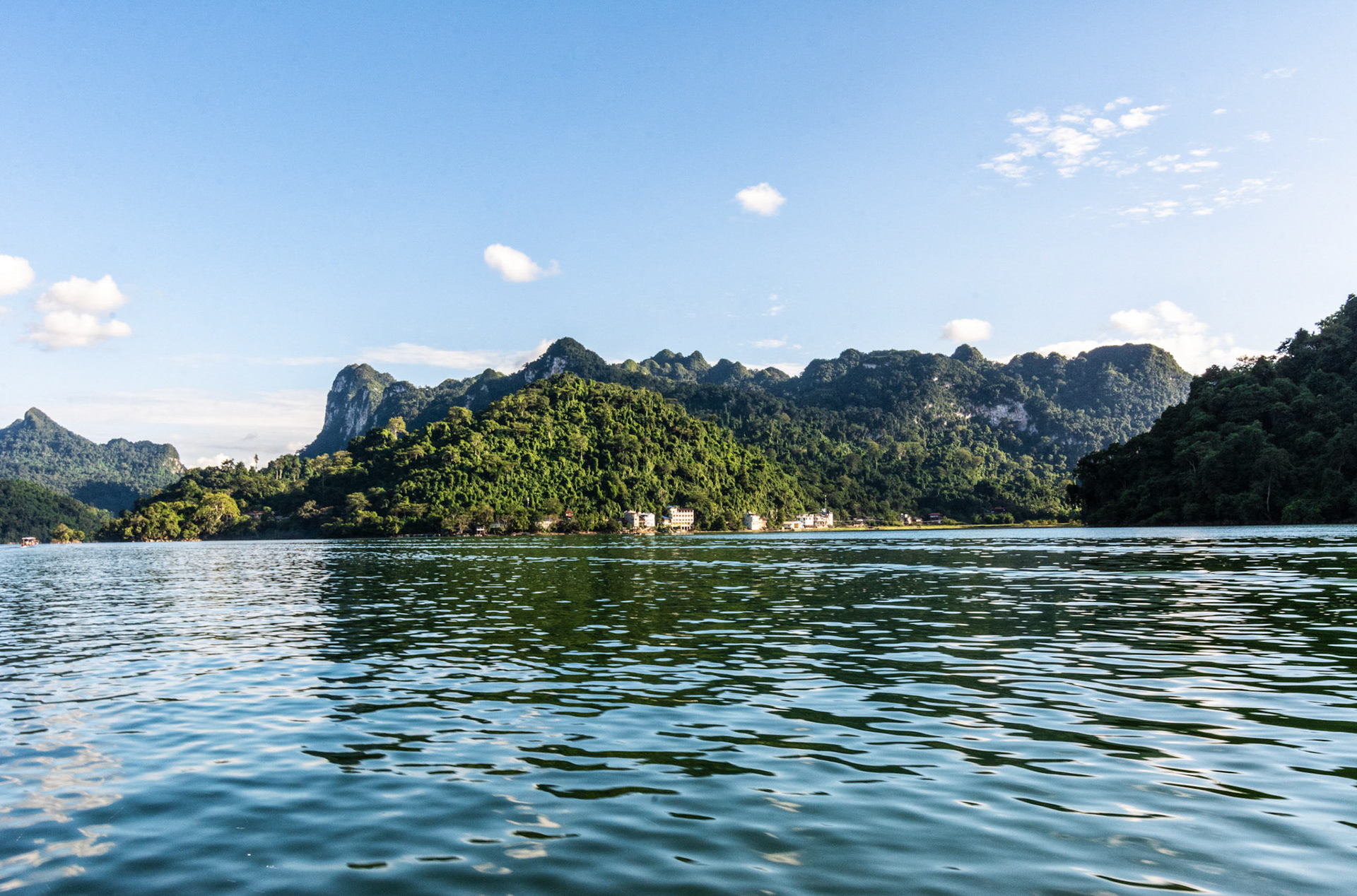 Hồ Ba Bể - Ba Be Lake